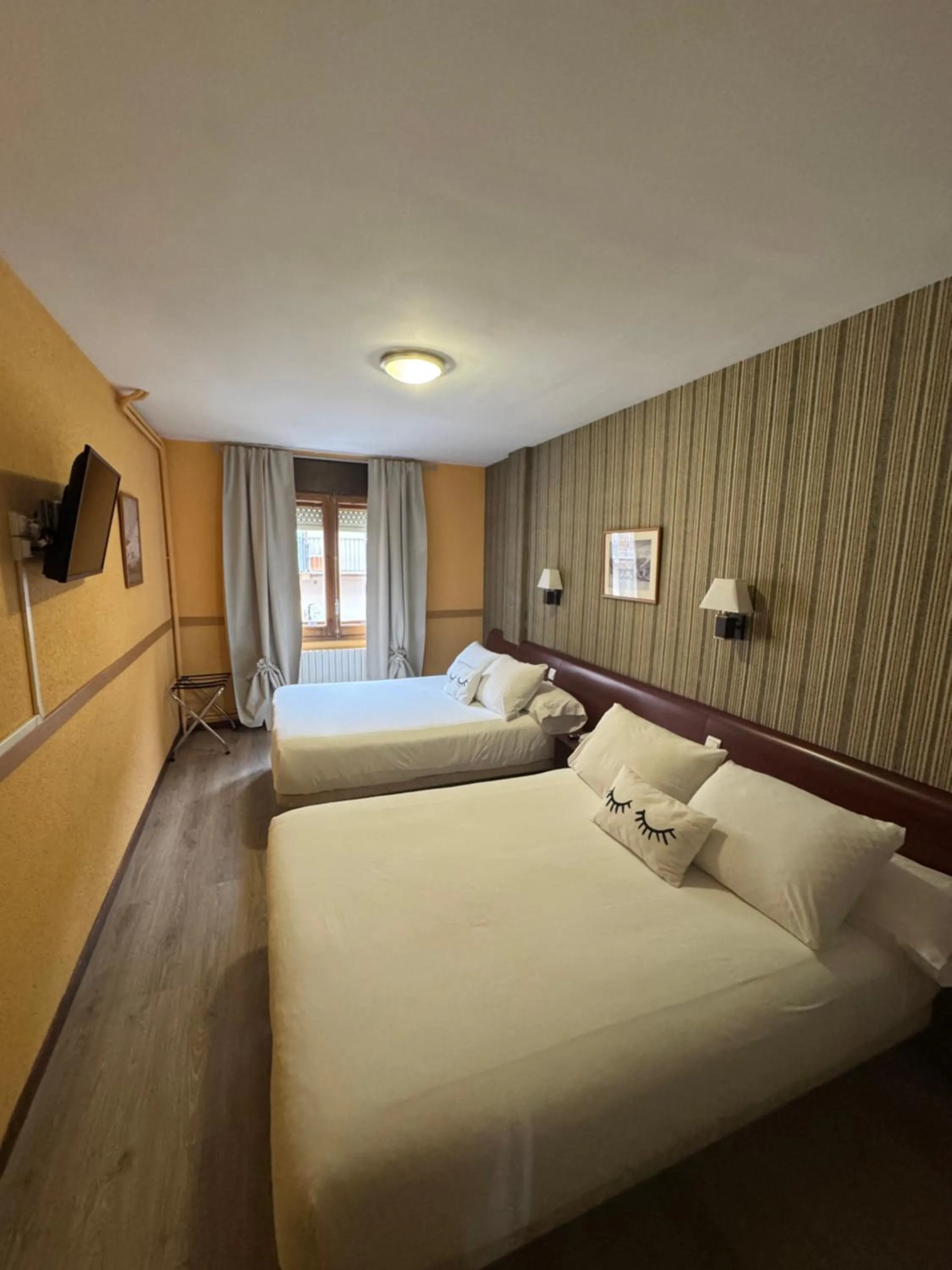 Photo of the whole room, Bed in Hotel Copacabana