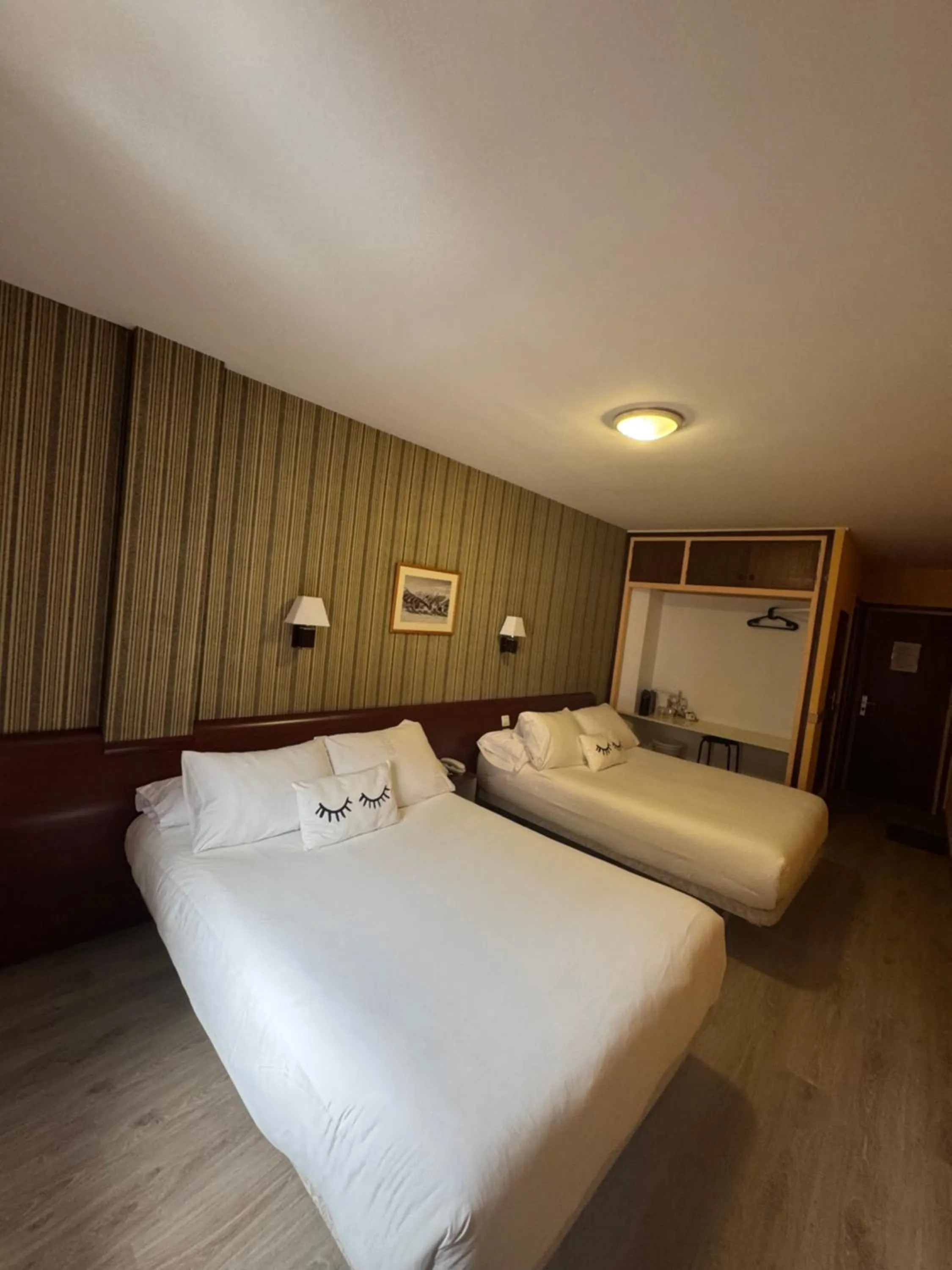 Photo of the whole room, Bed in Hotel Copacabana