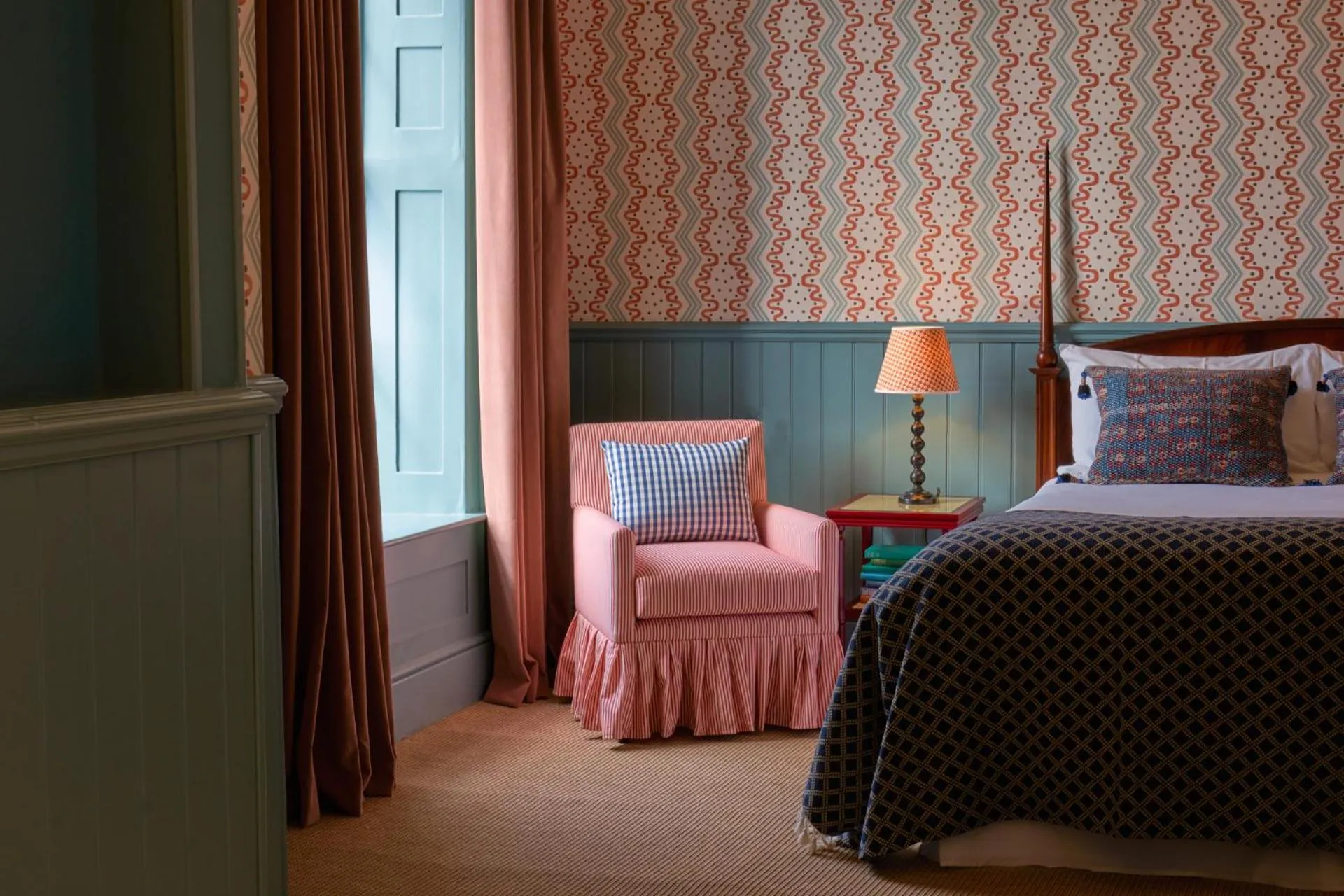 Seating area, Bed in The Mitre, Hampton Court