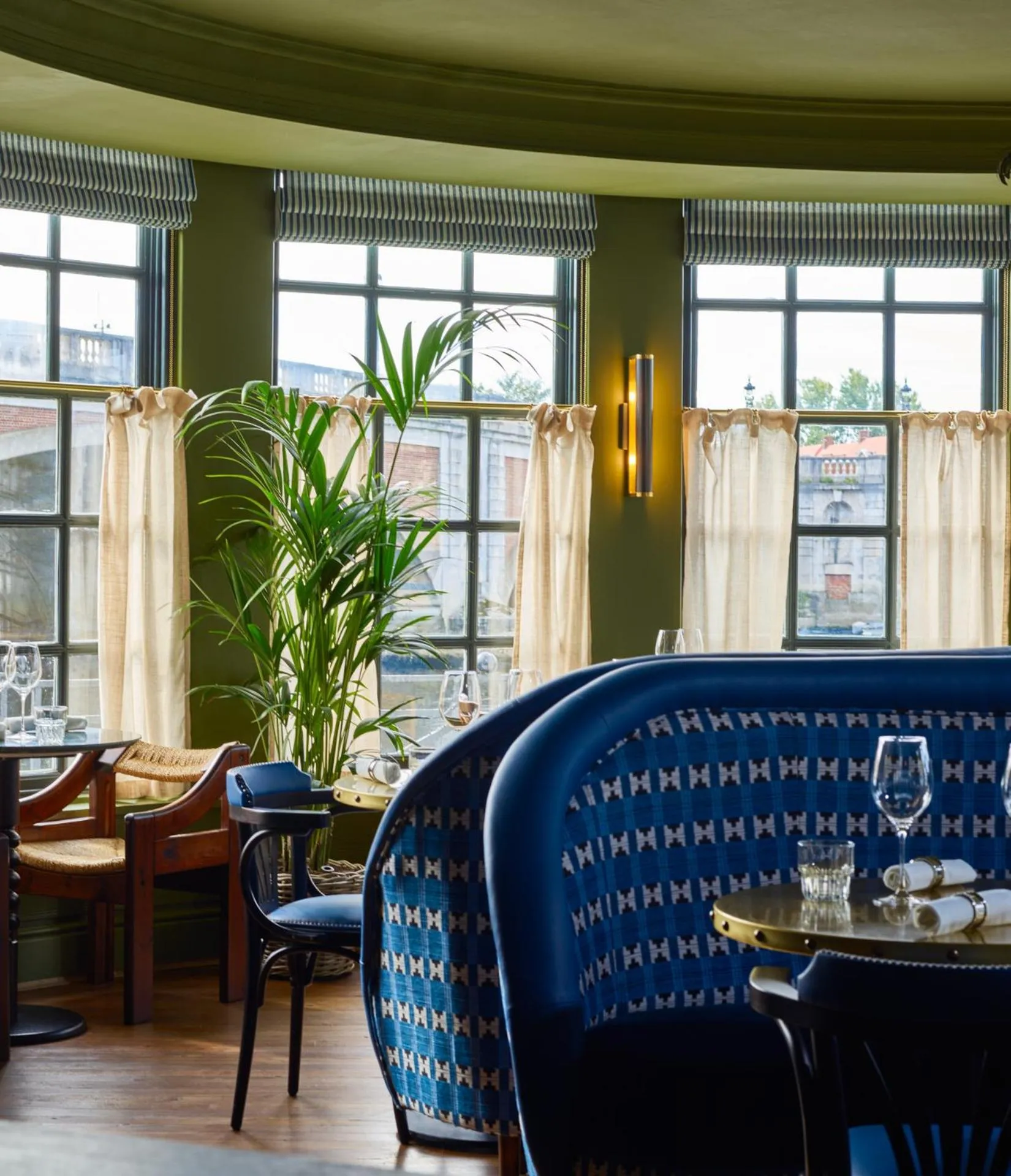Restaurant/places to eat in The Mitre, Hampton Court
