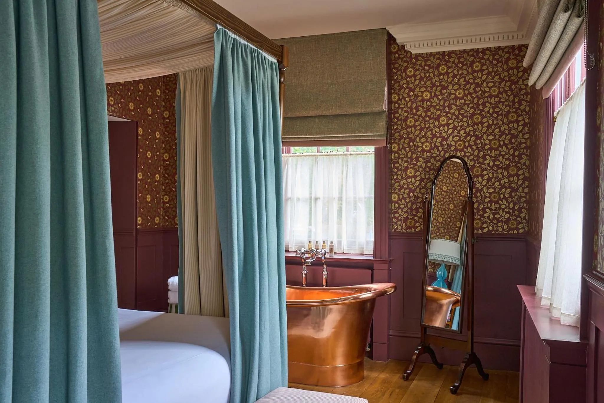 Bed in The Mitre, Hampton Court