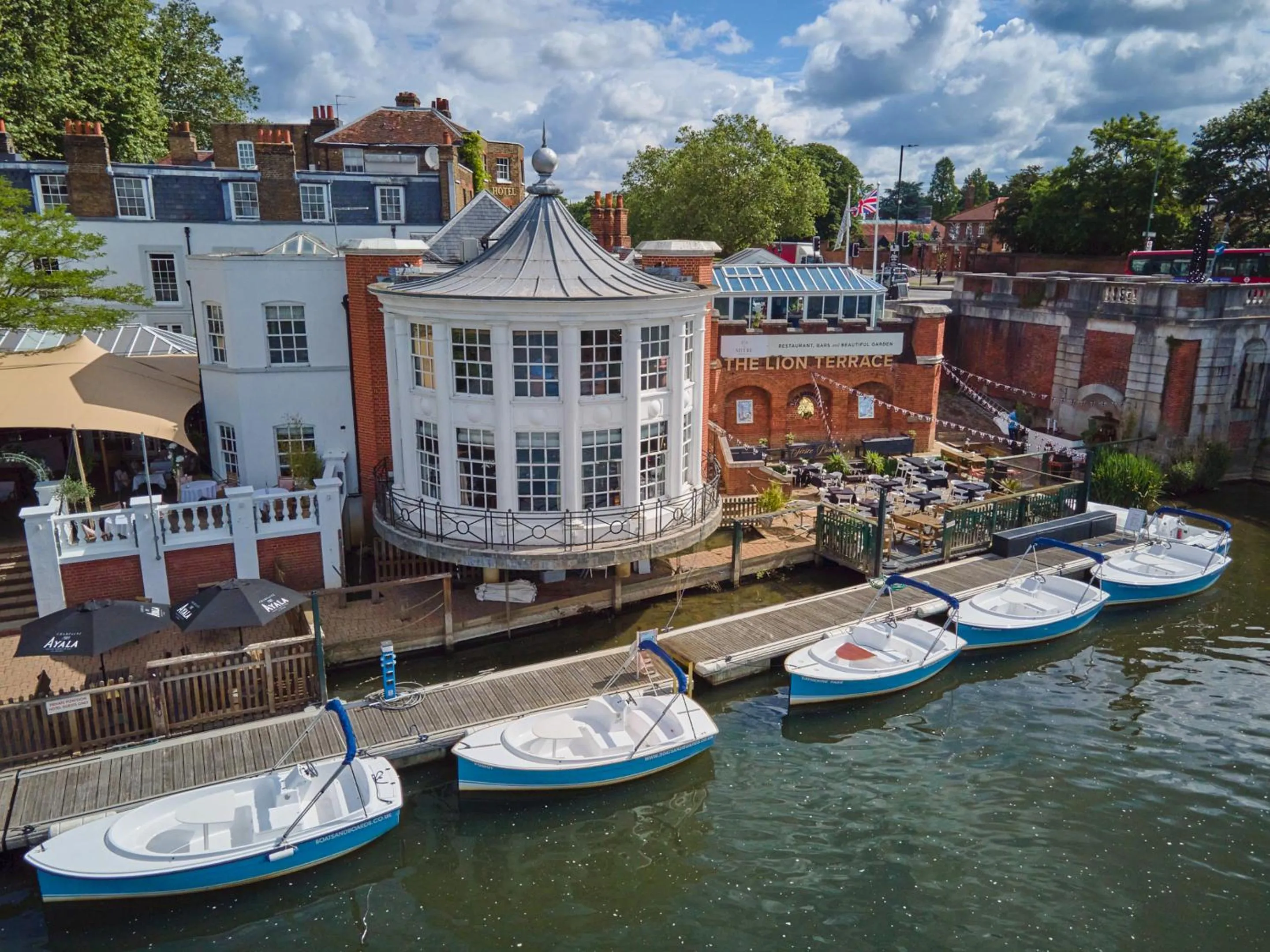 Property building in The Mitre, Hampton Court
