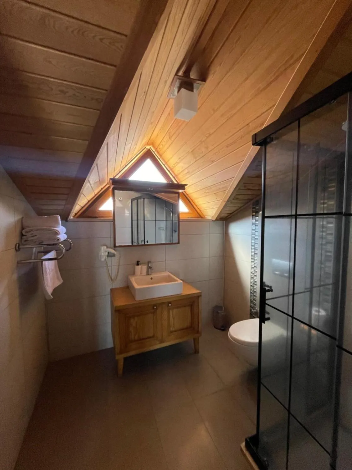 Shower in Veziroğlu Apart