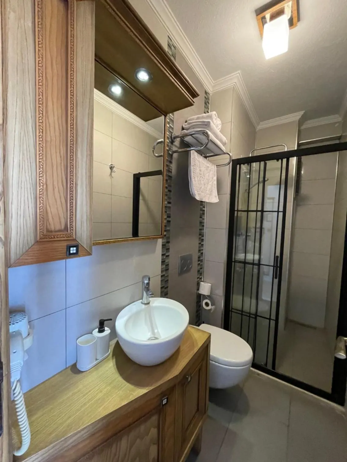 Shower in Veziroğlu Apart