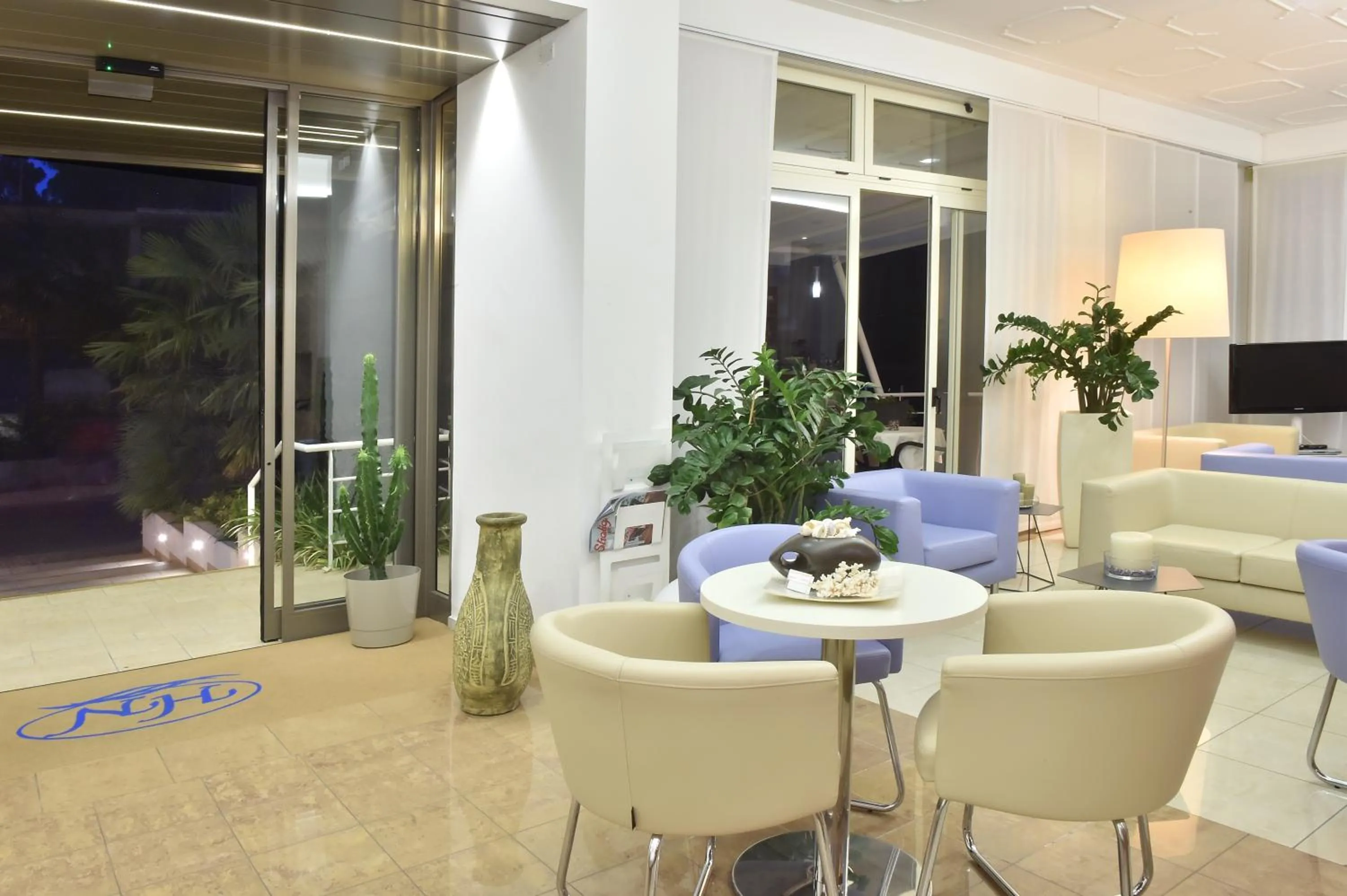 Communal lounge/ TV room in Hotel Meublè Nazionale