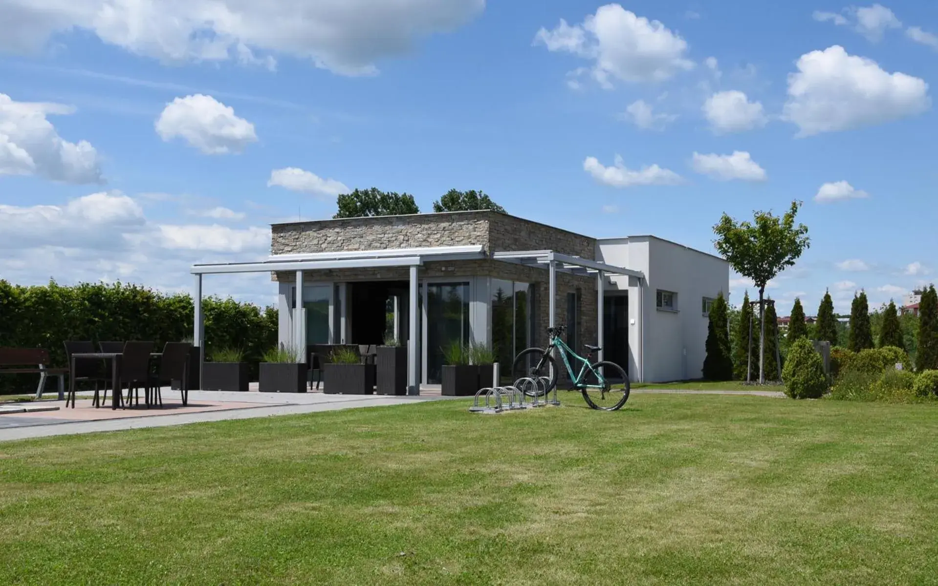 Bungalow with Garden View - single occupancy in Hotel Harmony Medical & Wellness-Free Parking, 1,8km from the center Bungalow with Garden View - single occupancy in Hotel Harmony Medical & Wellness-Free Parking, 1,8km from the center