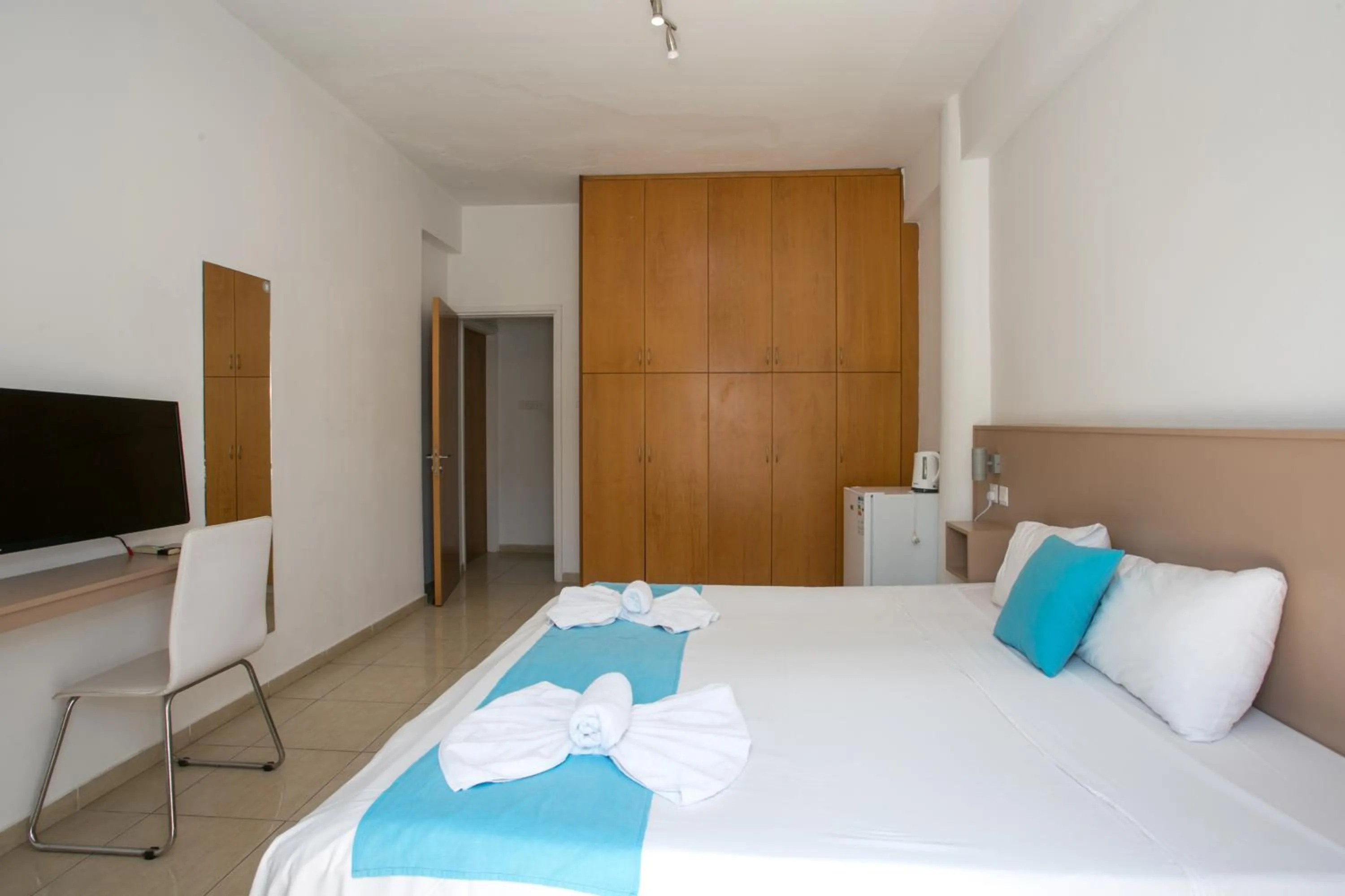 Photo of the whole room in Sea CleoNapa Hotel