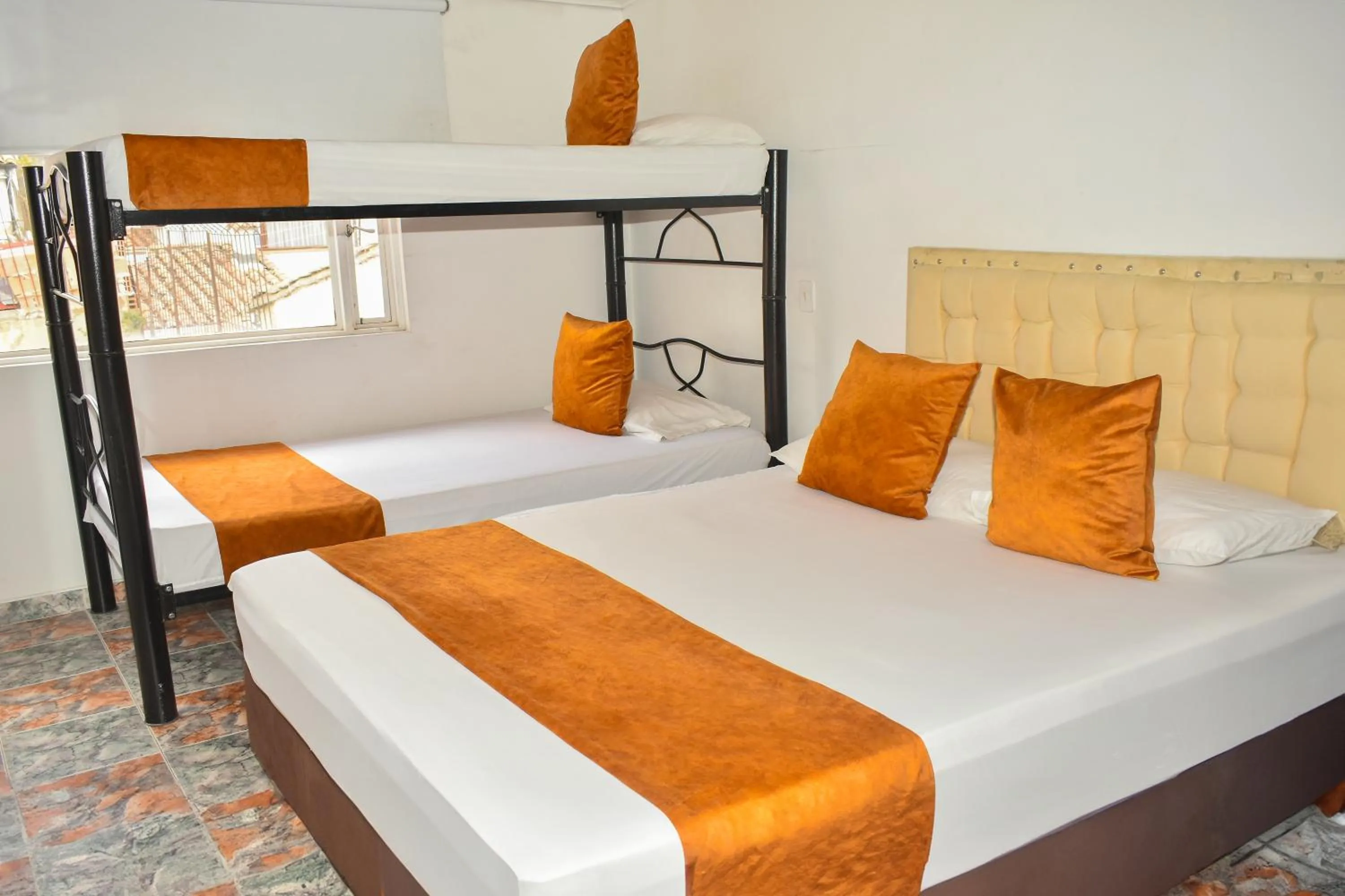 Quadruple Room with Bathroom - single occupancy in Hotel Flamante Bulevar