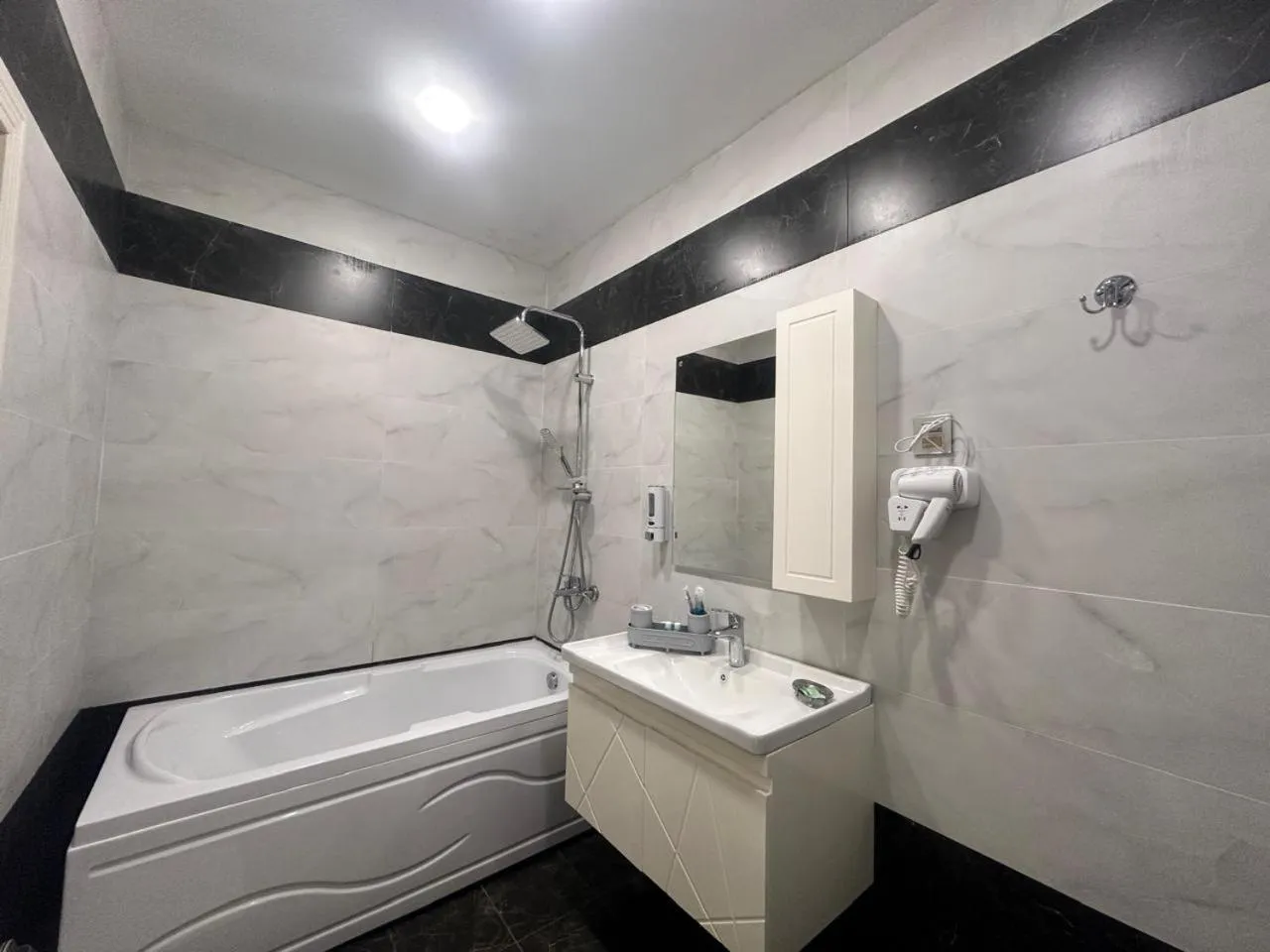 Shower in Royal Meridien Hotel