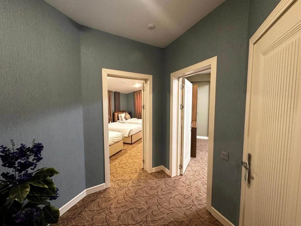 Bedroom, Bed in Royal Meridien Hotel