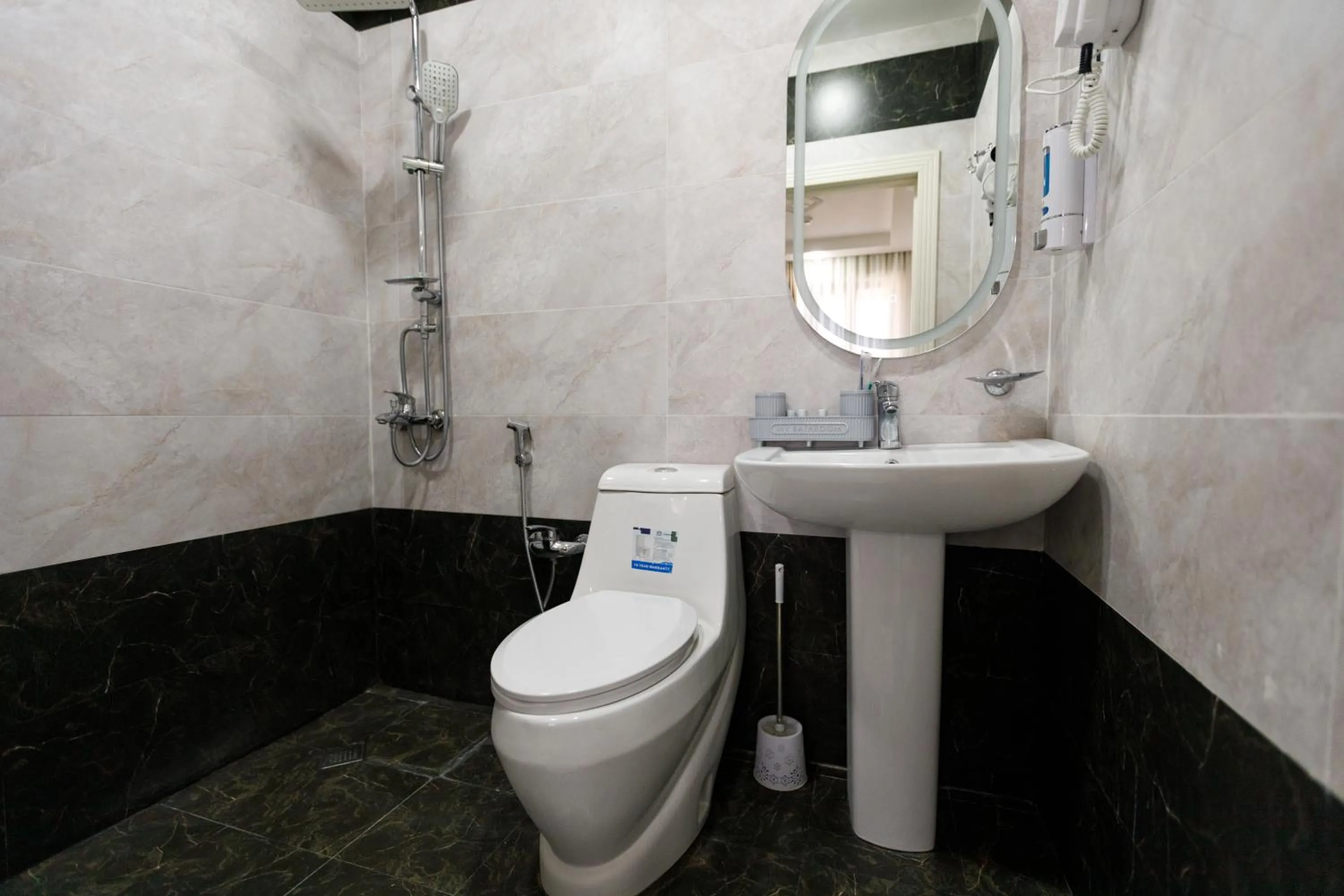 Shower in Royal Meridien Hotel