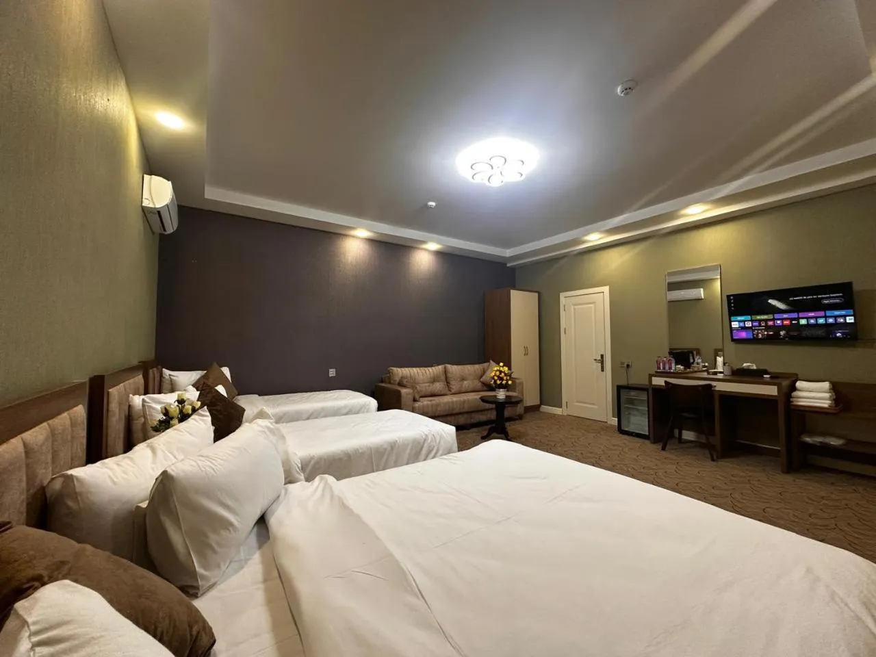 TV and multimedia, Bed in Royal Meridien Hotel