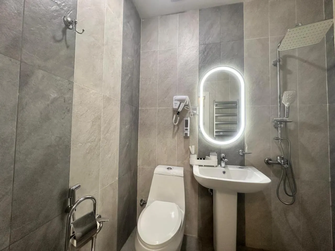 Toilet in Royal Meridien Hotel