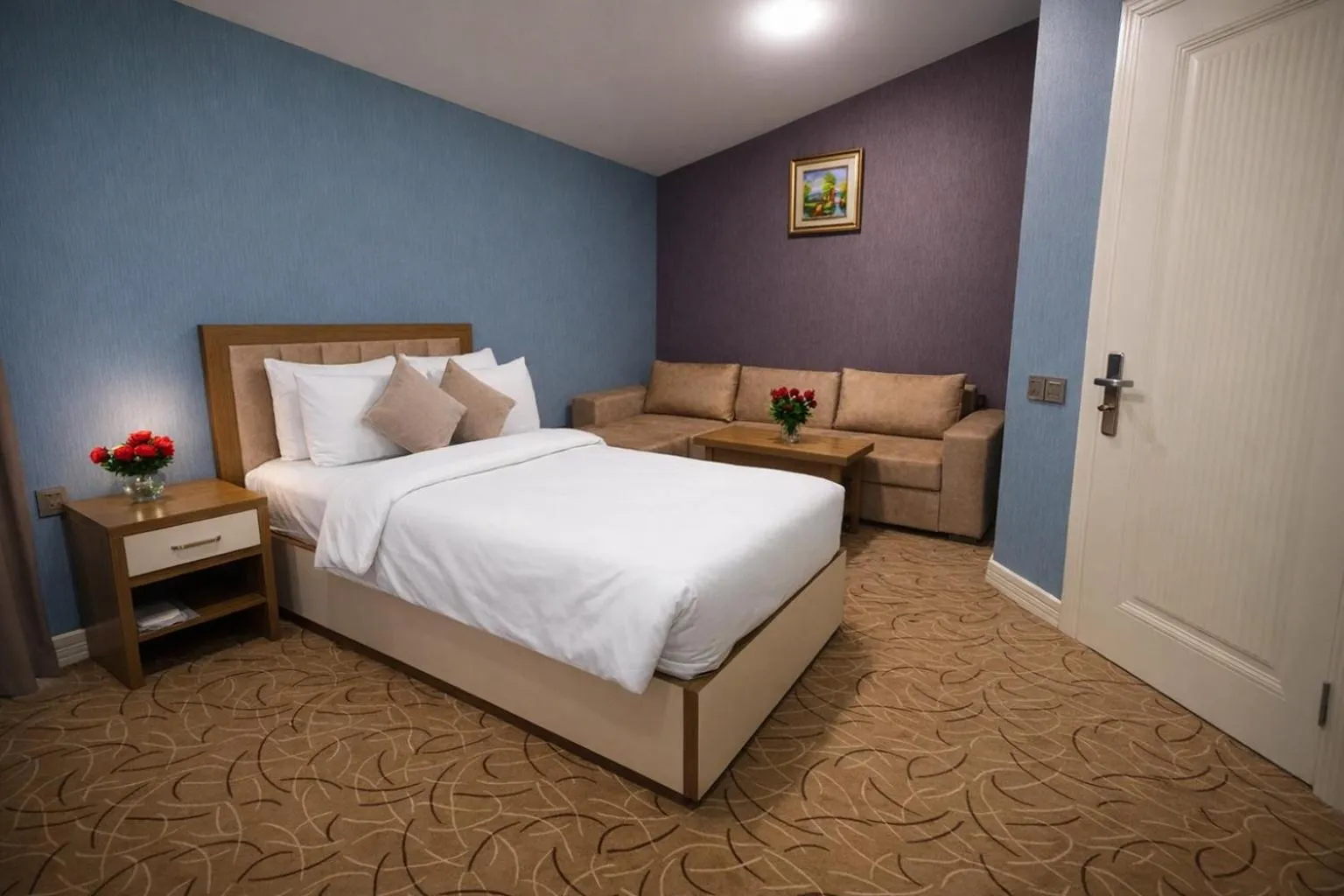 Seating area, Bed in Royal Meridien Hotel