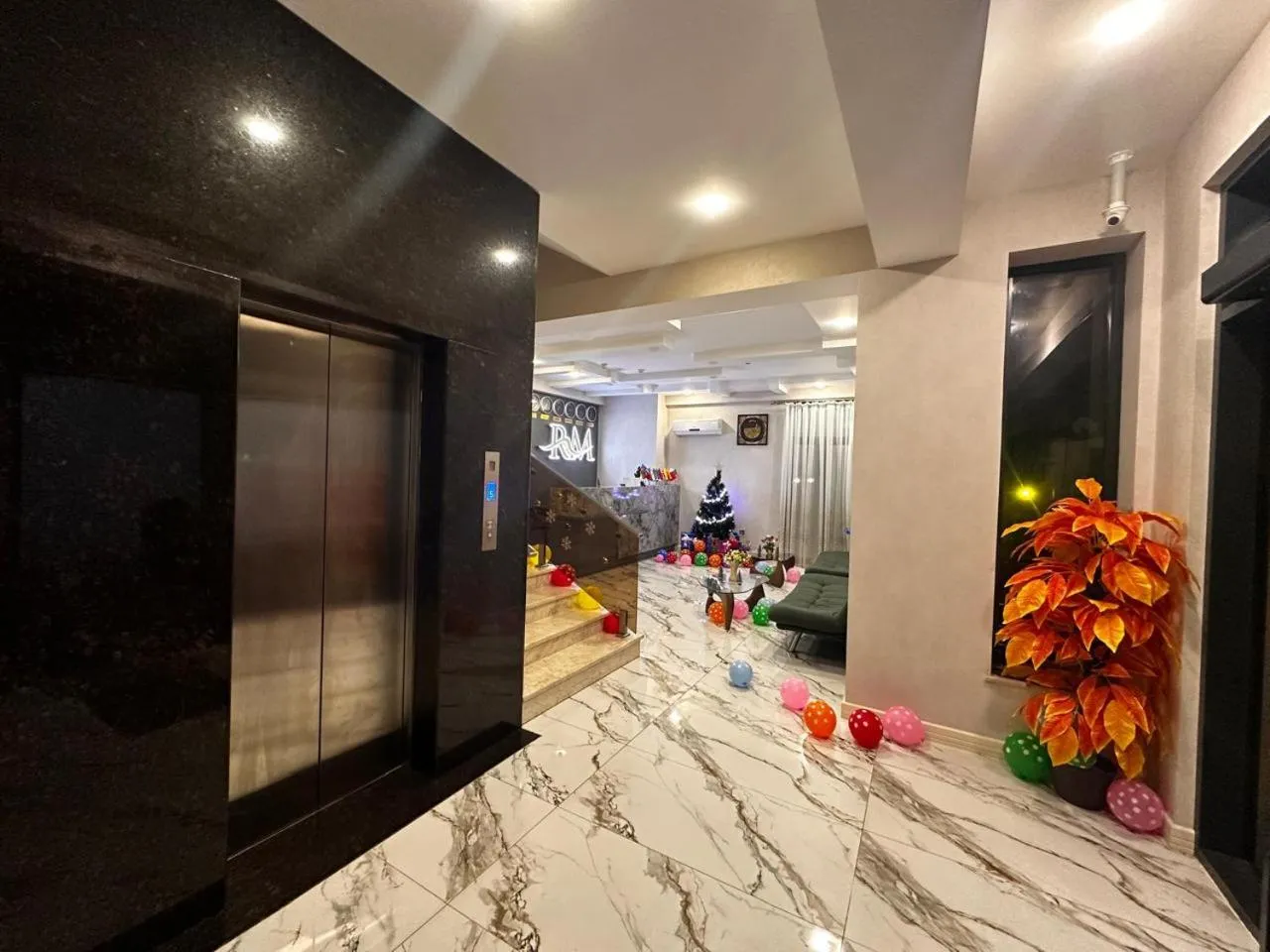 elevator in Royal Meridien Hotel