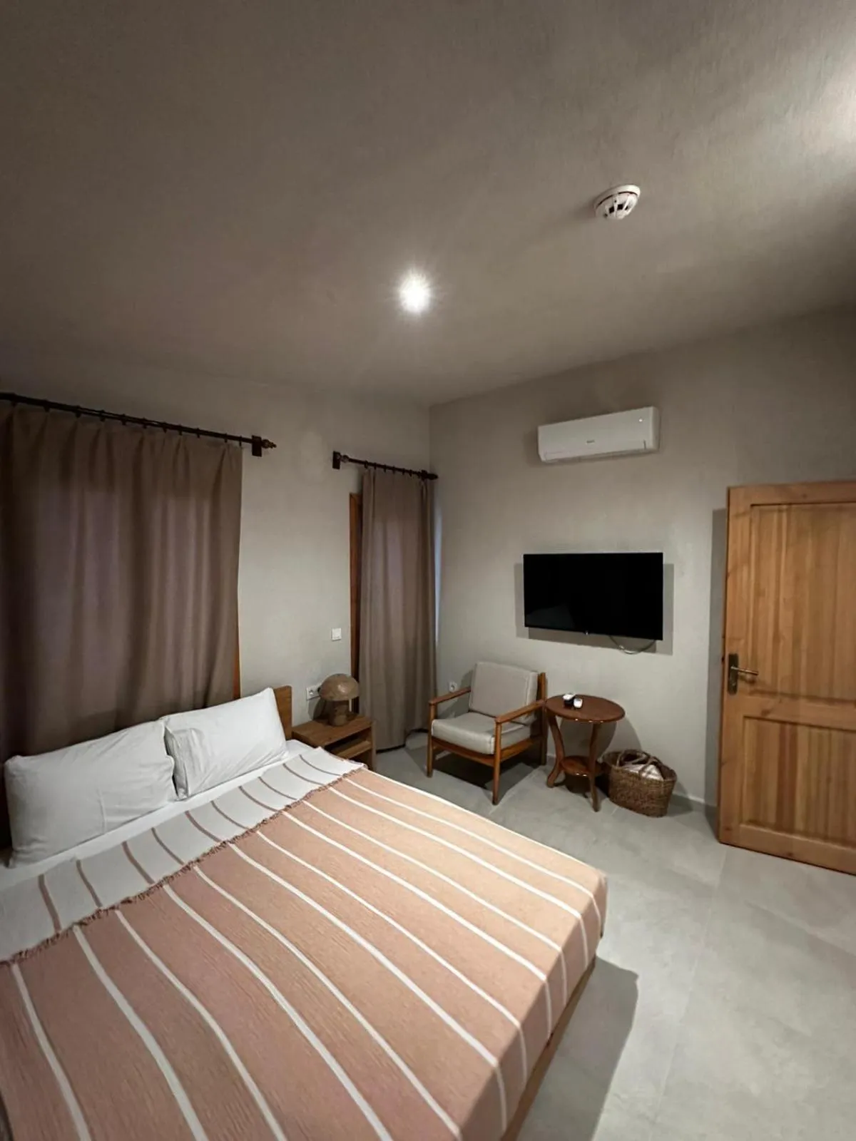 Bedroom, Bed in Nephos Beach Hotel