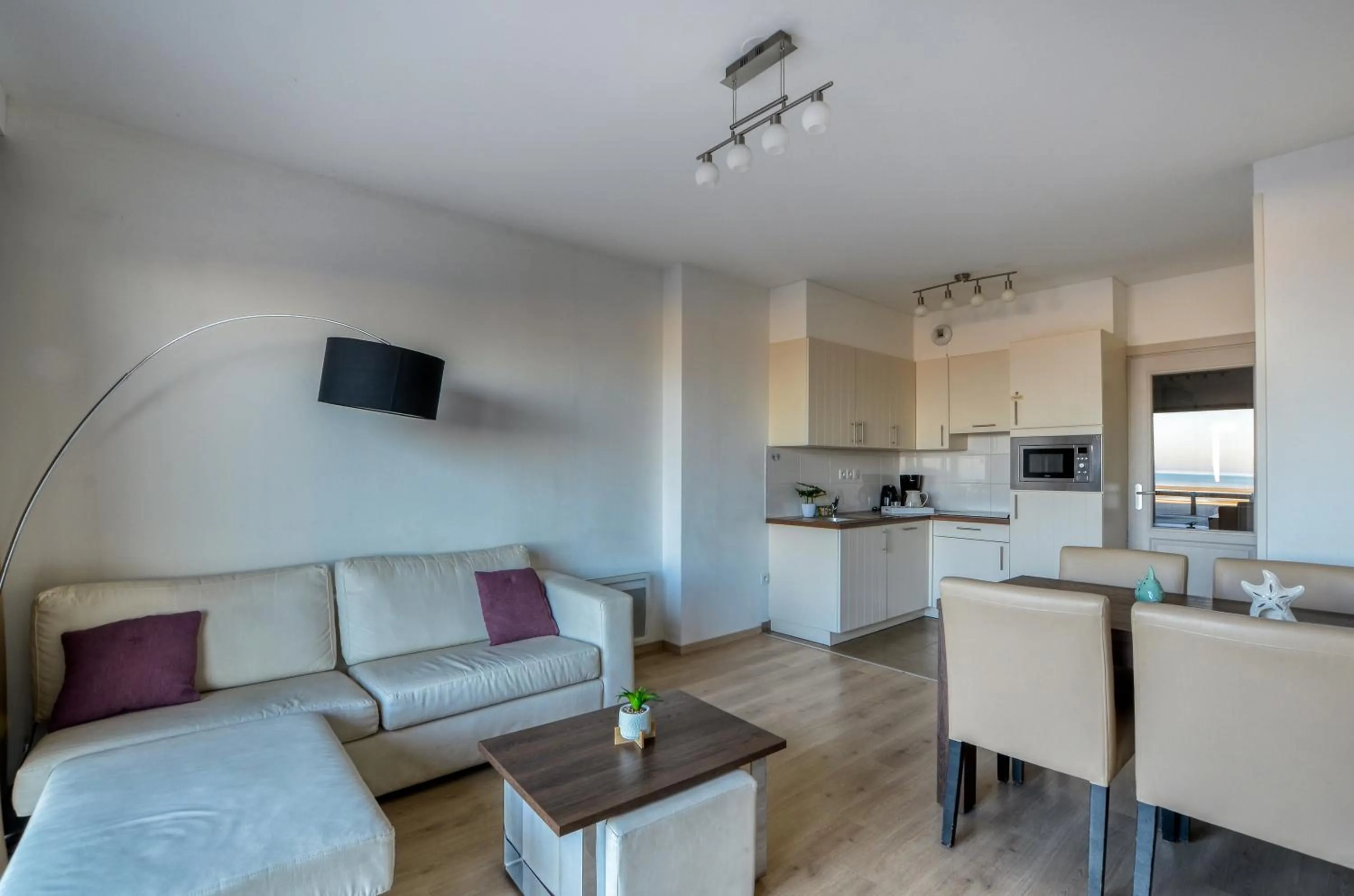 Kitchen or kitchenette in Evancy Etoile de Mer