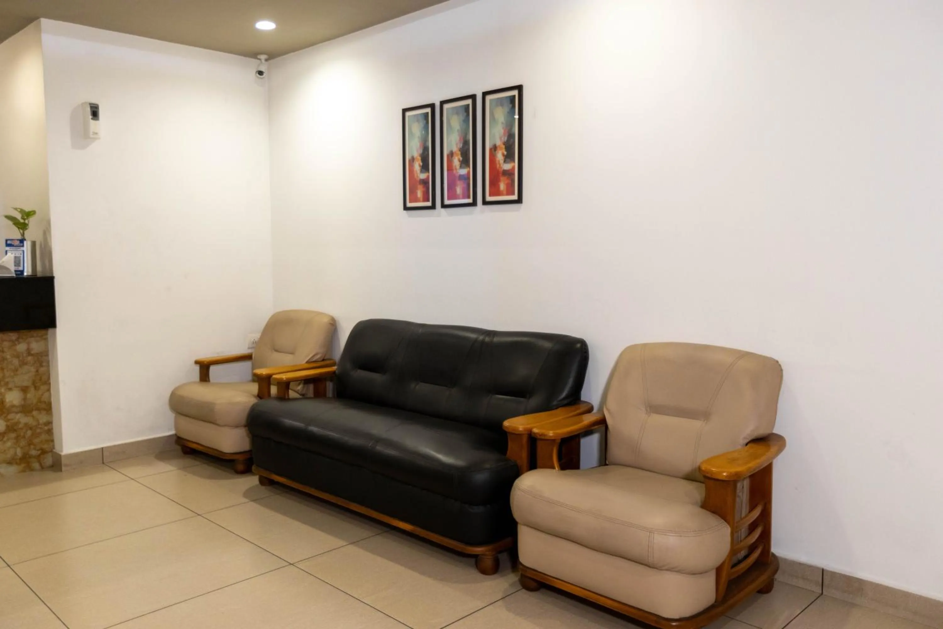 Aryaas Residency Nettoor