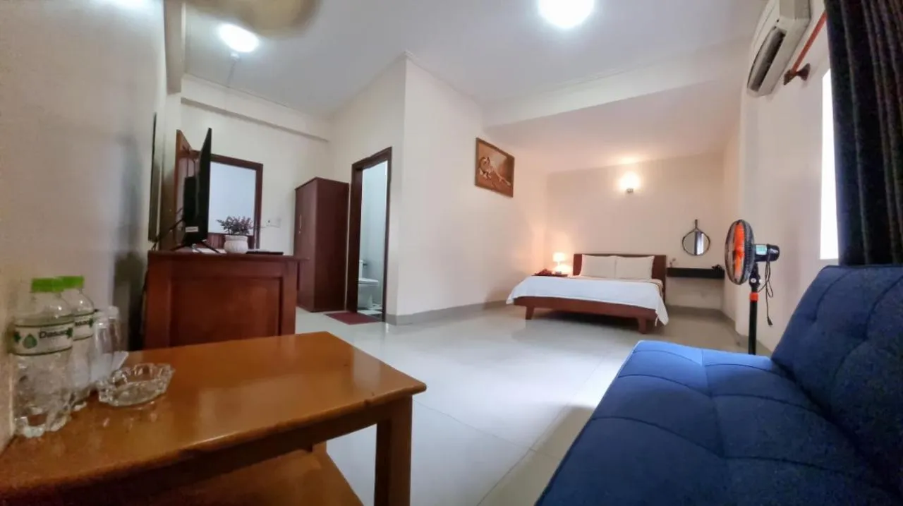 Photo of the whole room, Bed in Ha Long hotel