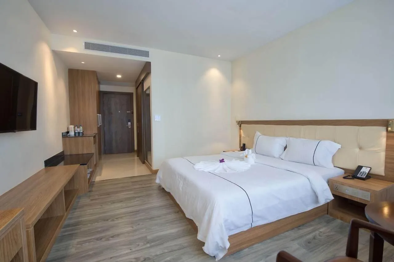 Bedroom, Bed in Le President Hotel