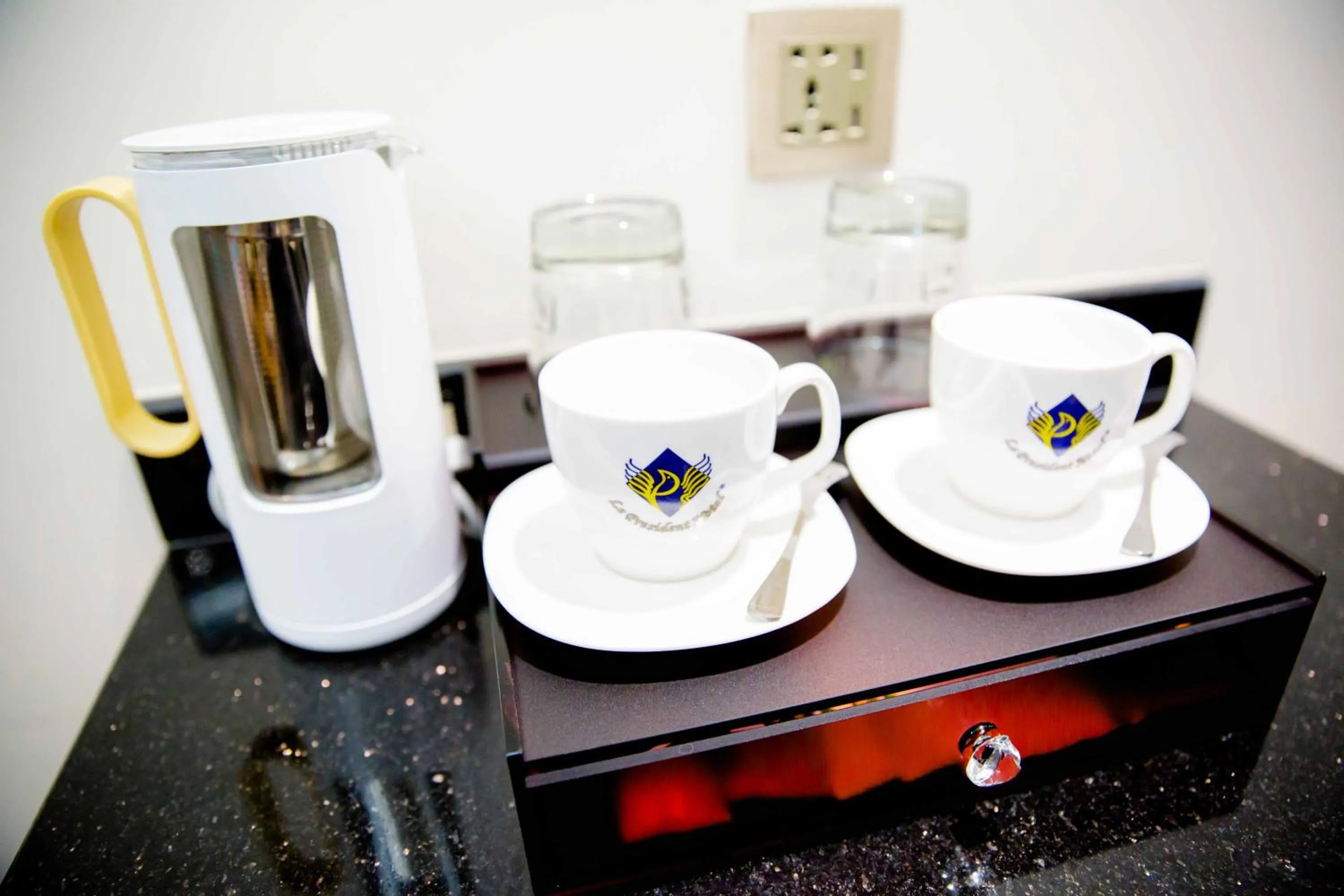 Coffee/tea facilities in Le President Hotel