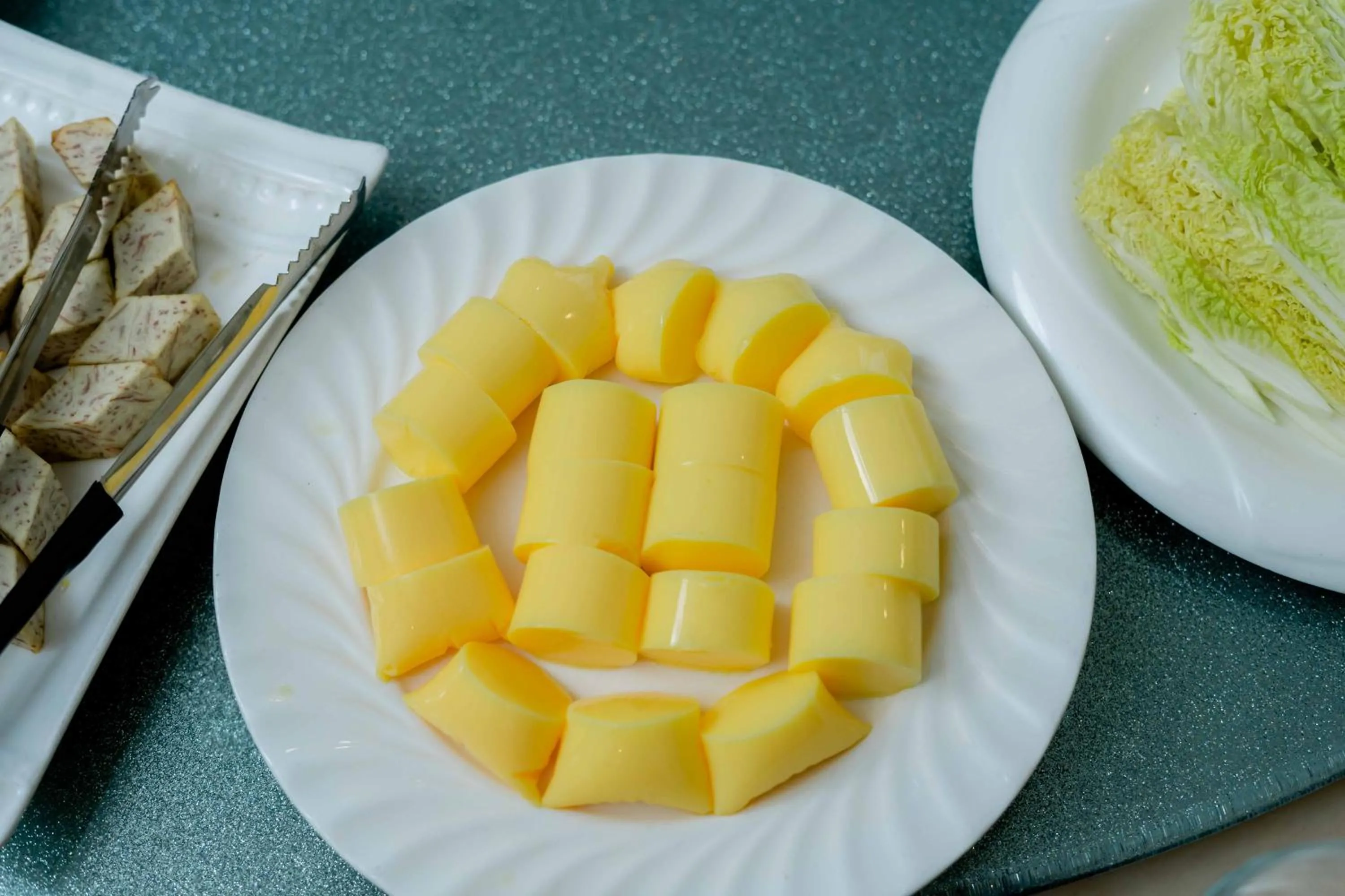 Restaurant/places to eat in Le President Hotel