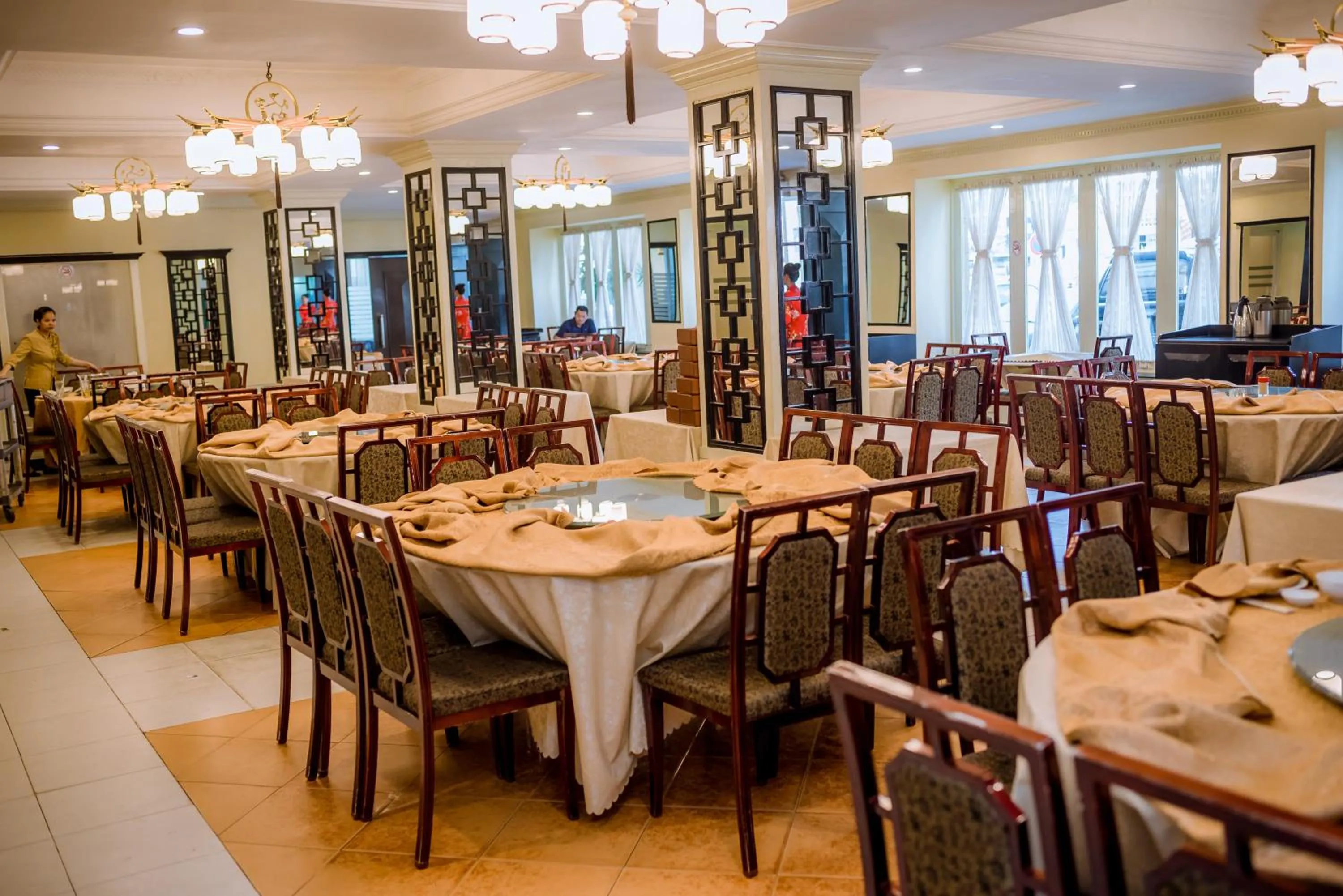 Restaurant/places to eat in Le President Hotel