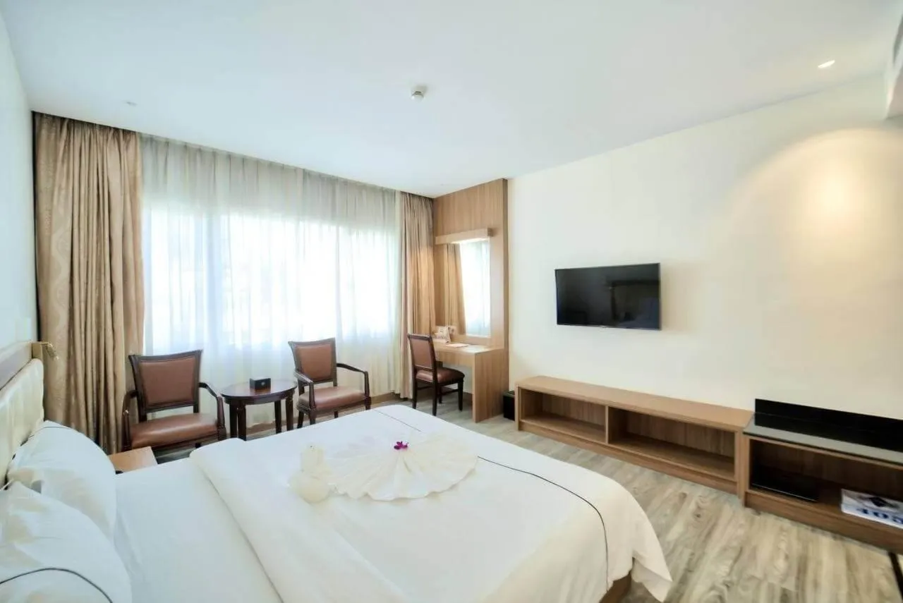 Bedroom, Bed in Le President Hotel