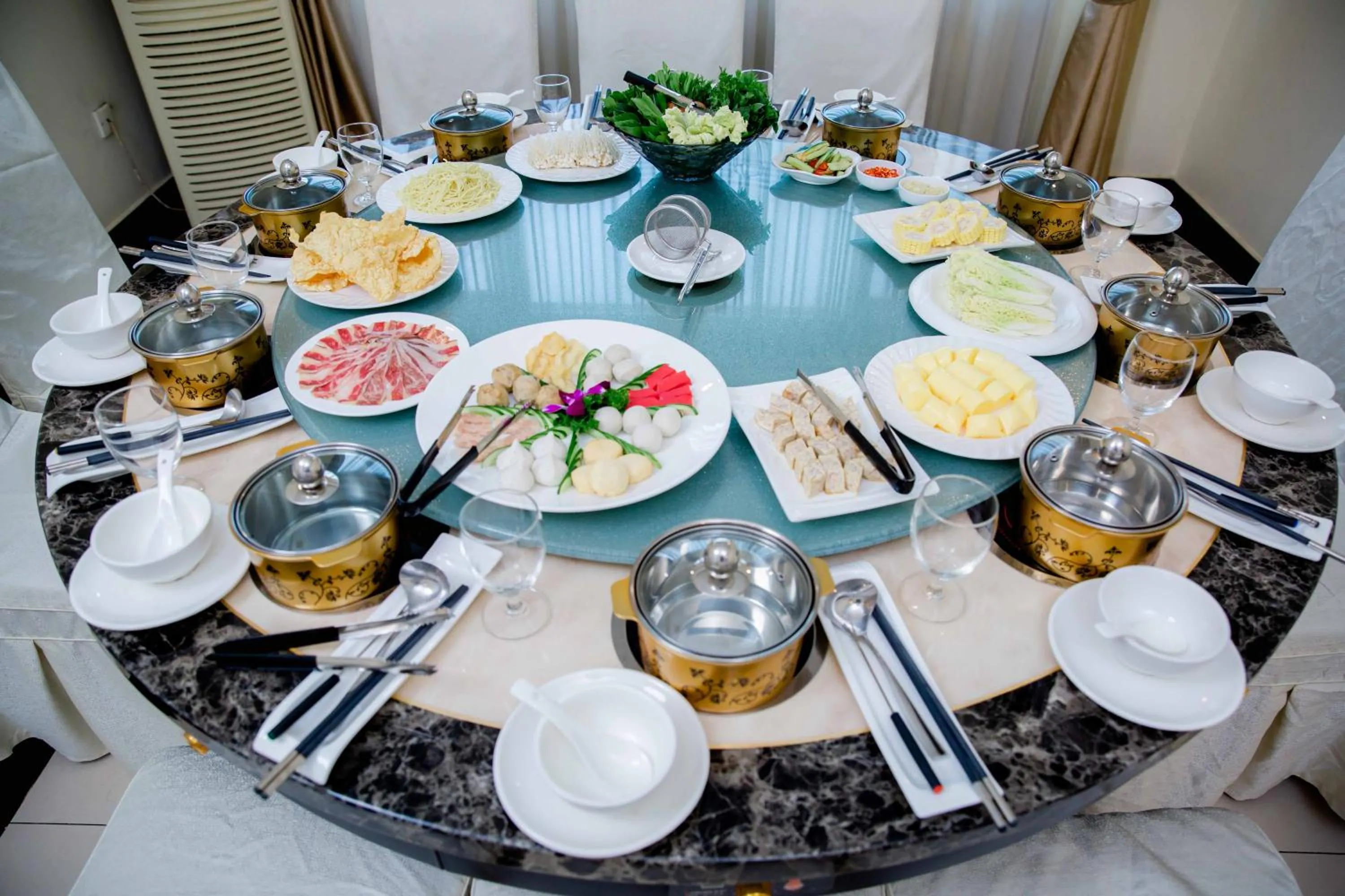 Restaurant/places to eat in Le President Hotel