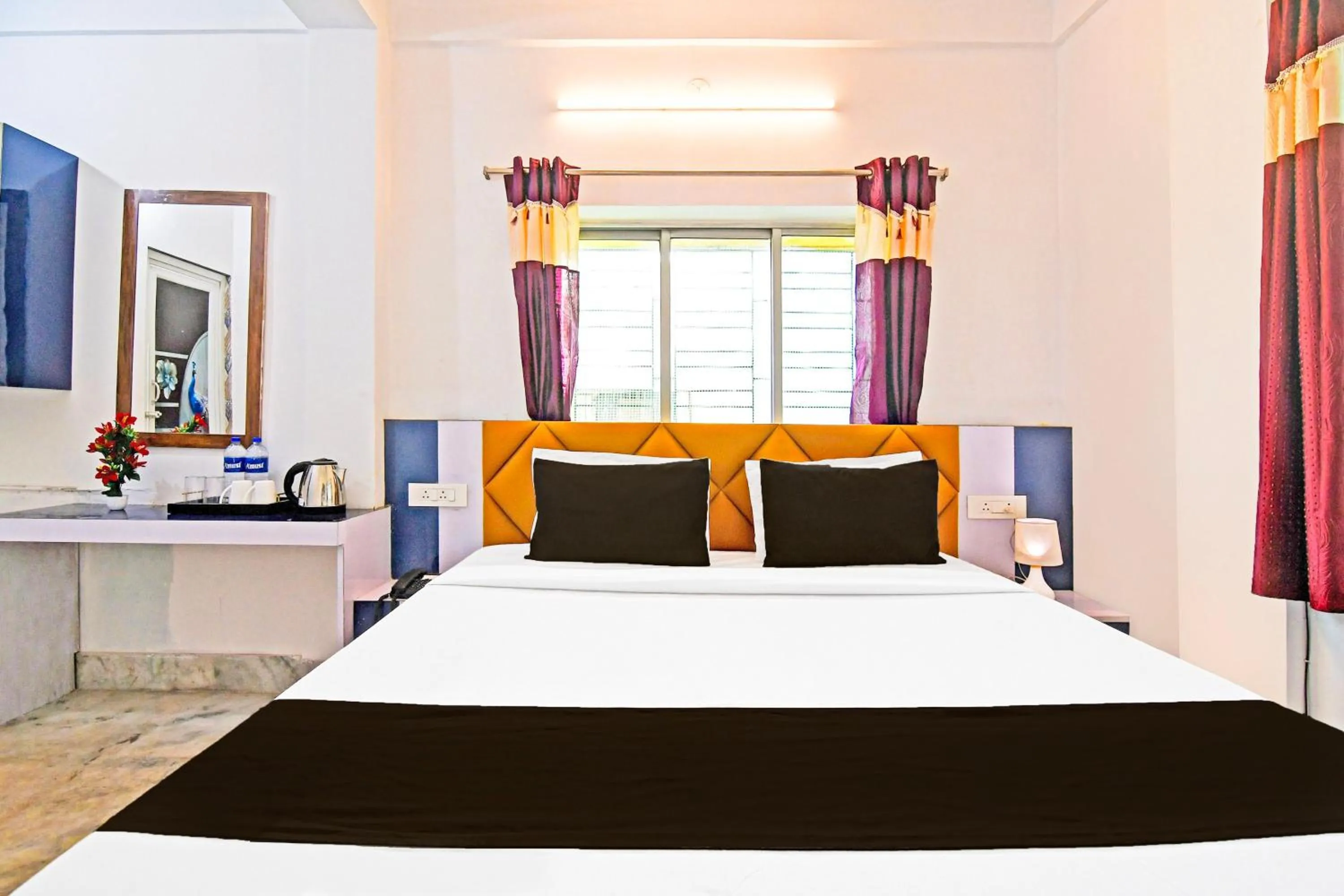 Facade/entrance, Bed in Hotel O by OYO Green Palace