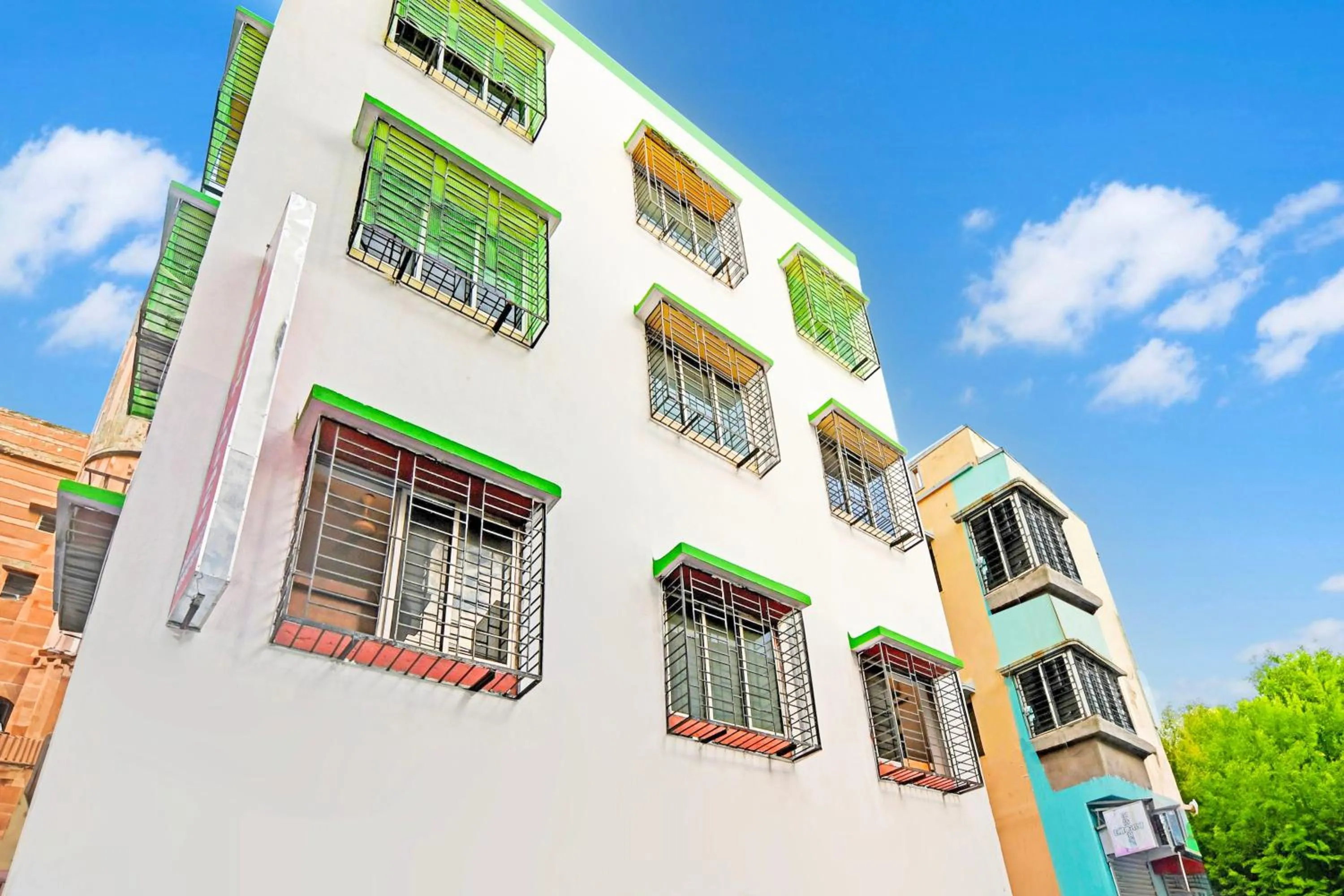 Facade/entrance in Hotel O by OYO Green Palace