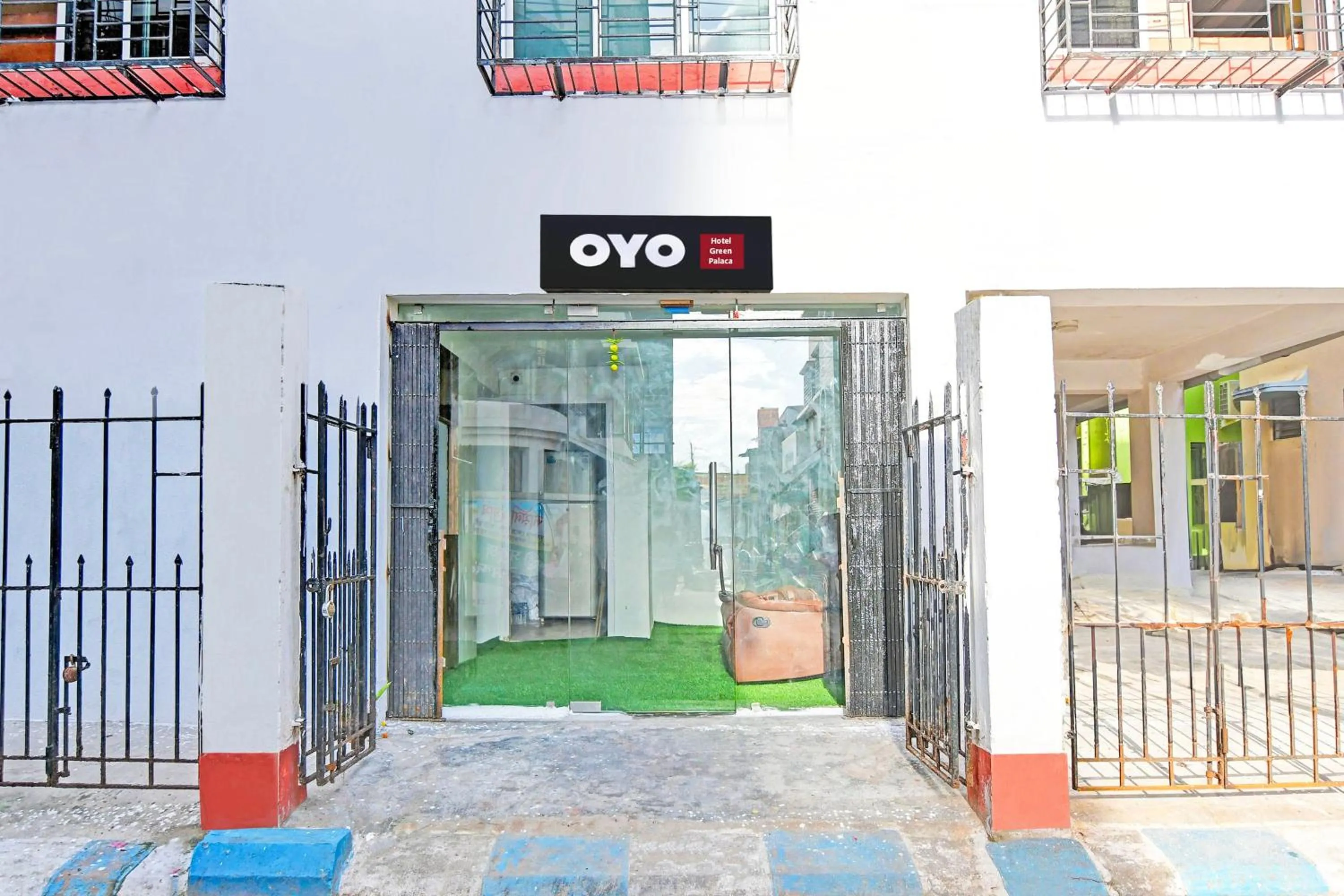 Facade/entrance in Hotel O by OYO Green Palace