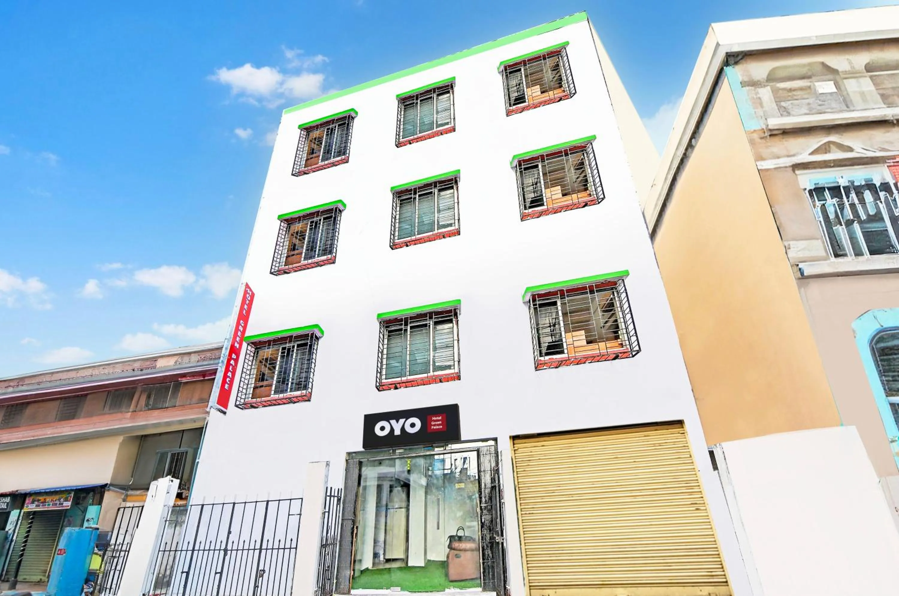 Facade/entrance in Hotel O by OYO Green Palace