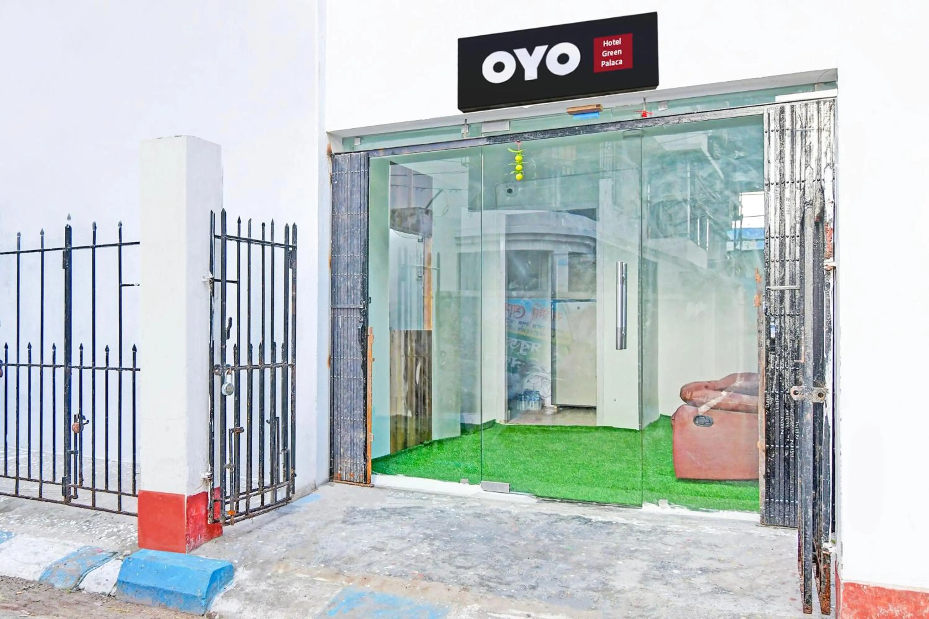 Facade/entrance in Hotel O by OYO Green Palace