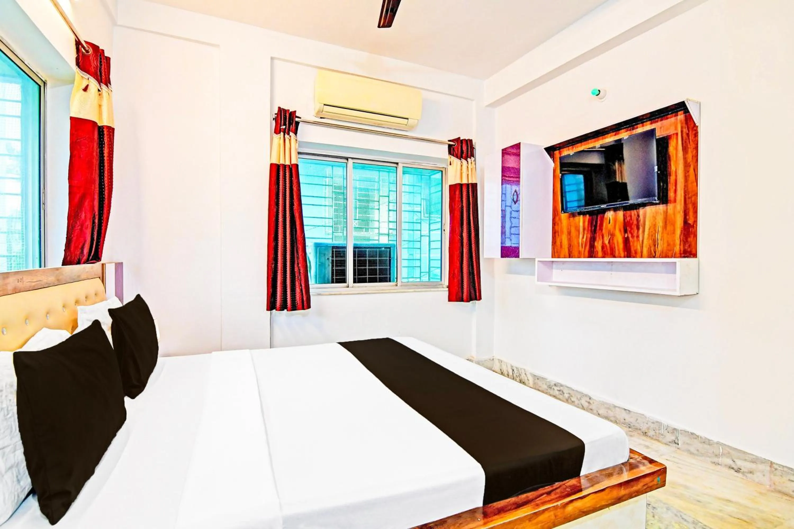 Bedroom, Bed in Hotel O by OYO Green Palace