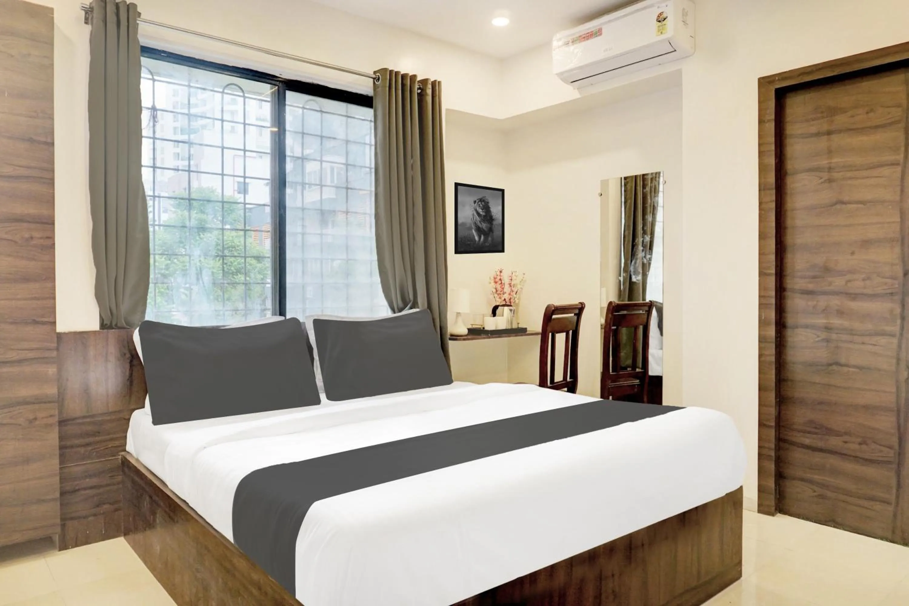 Bedroom, Bed in Super Hotel O Laxman Nagar Baner