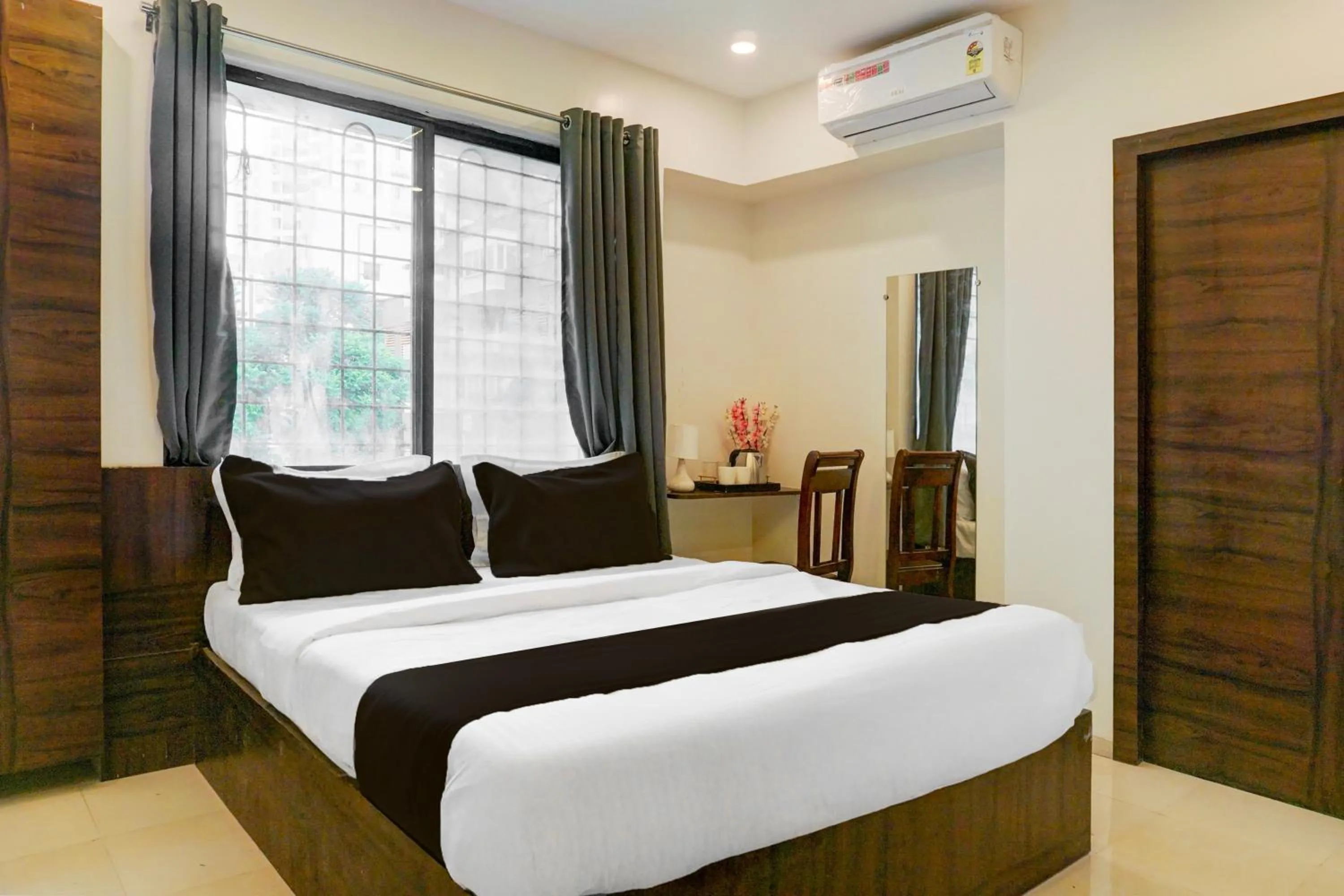 Bedroom, Bed in Super Hotel O Laxman Nagar Baner