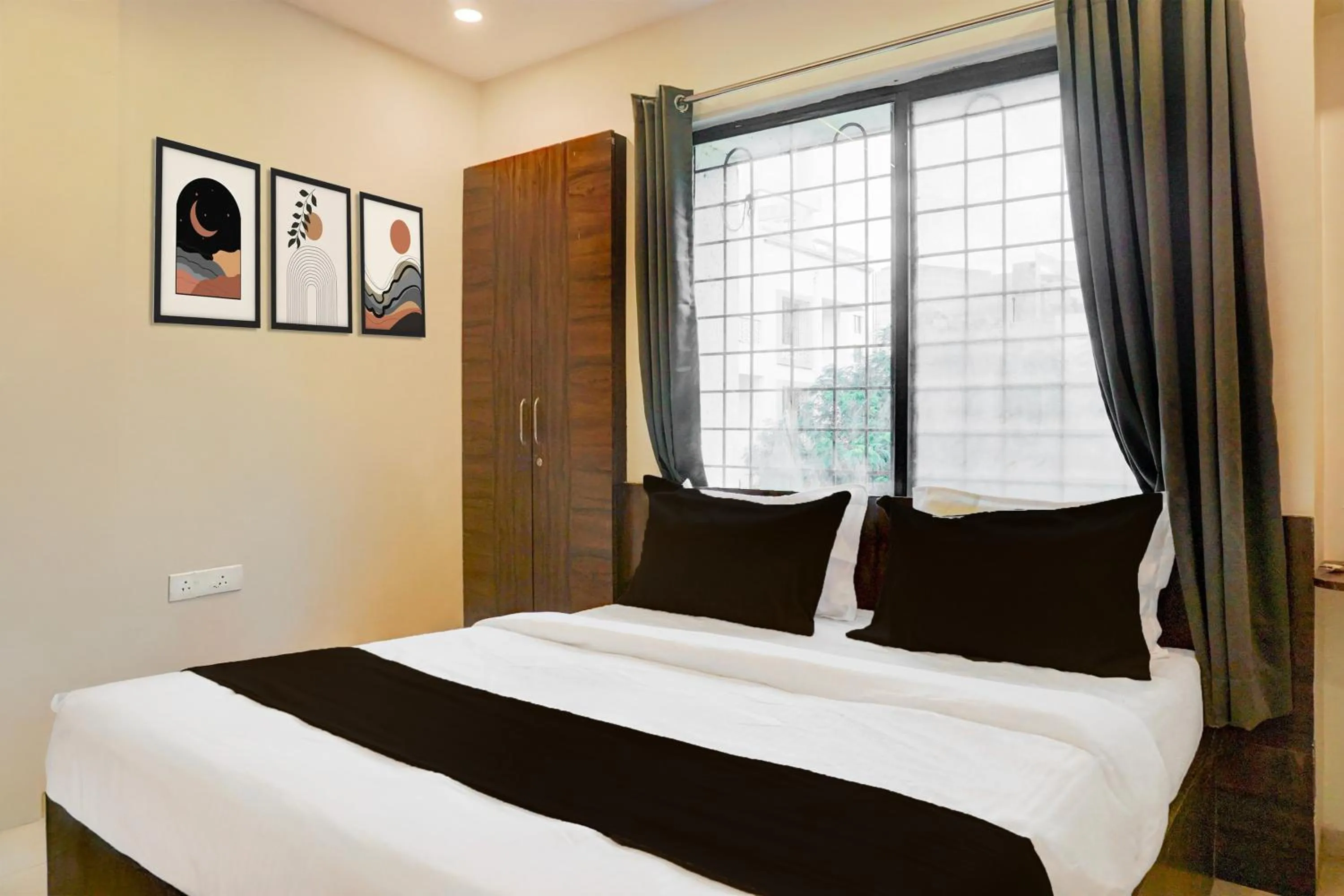 Bedroom, Bed in Super Hotel O Laxman Nagar Baner