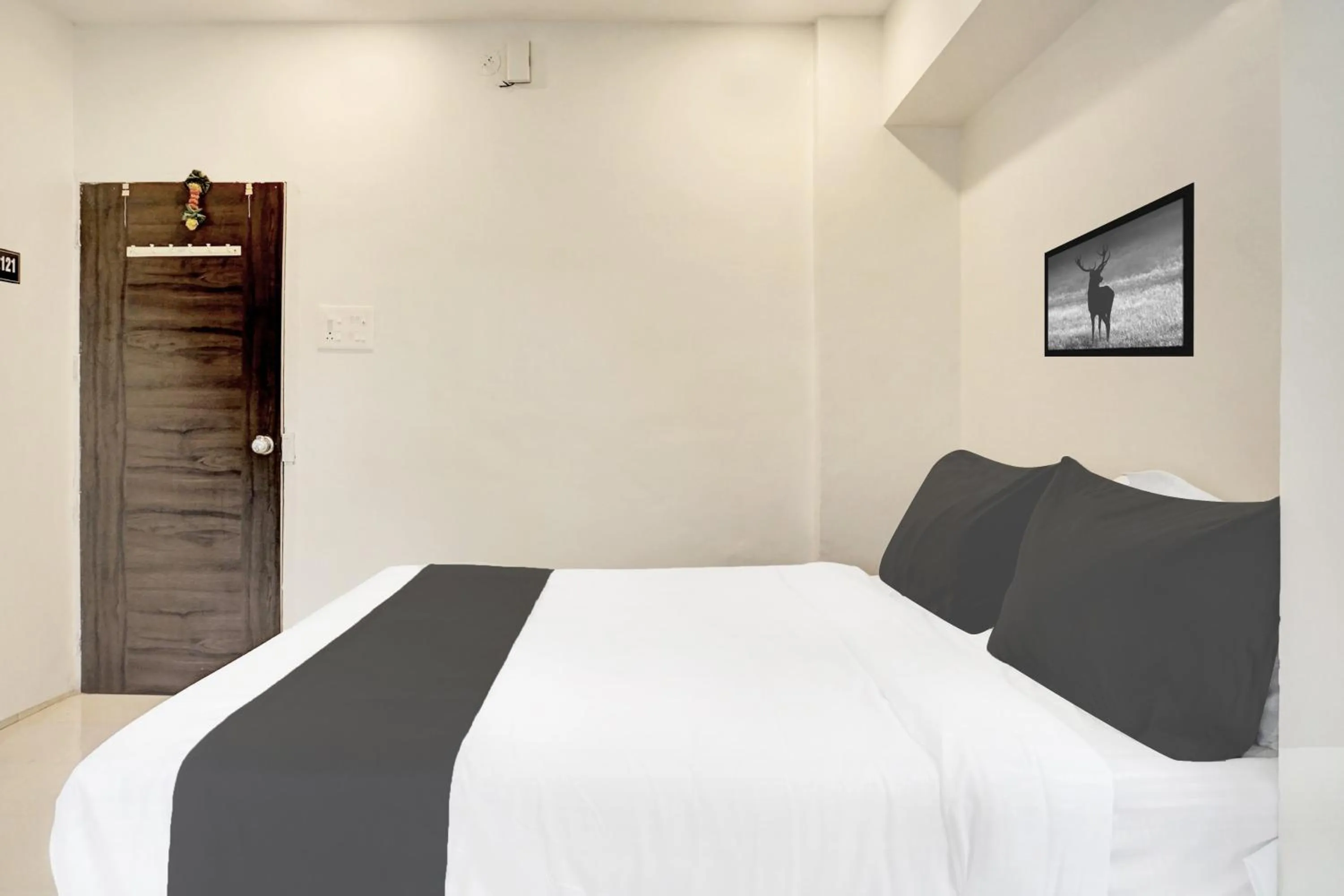 Bedroom, Bed in Super Hotel O Laxman Nagar Baner