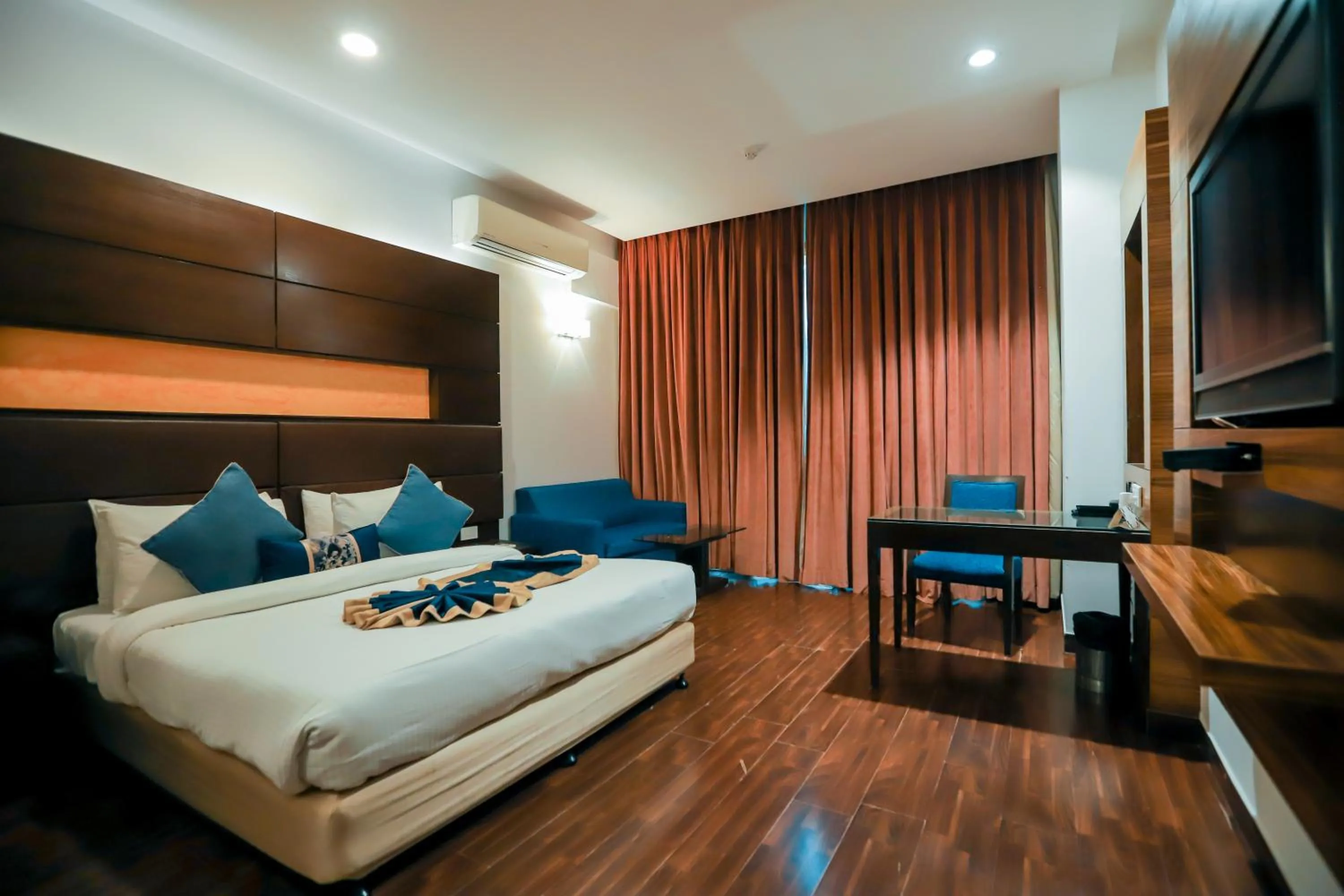 Photo of the whole room, Bed in Bel-La Monde Hotel Chhattarpur South Delhi