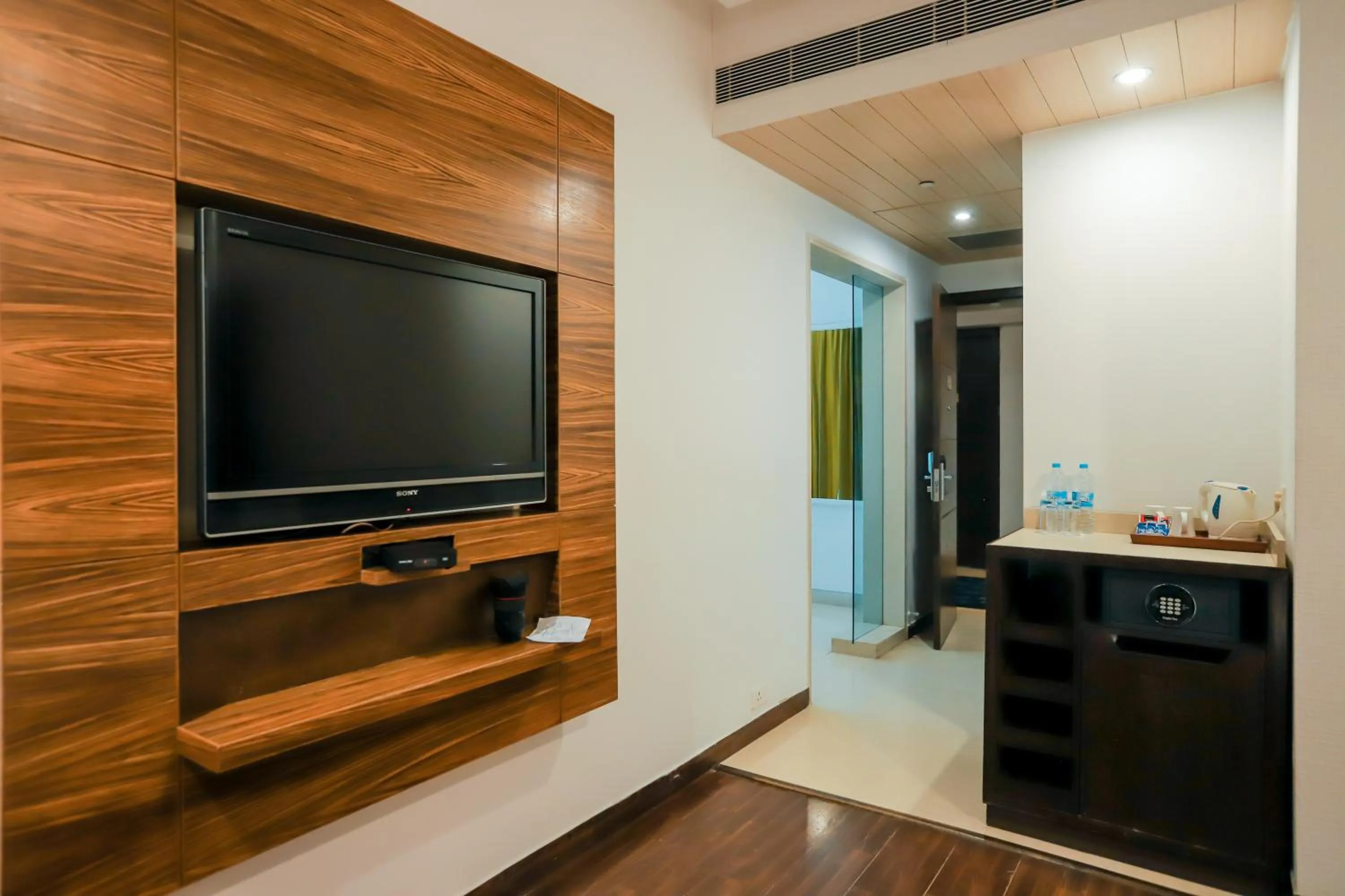 TV and multimedia in Bel-La Monde Hotel Chhattarpur South Delhi