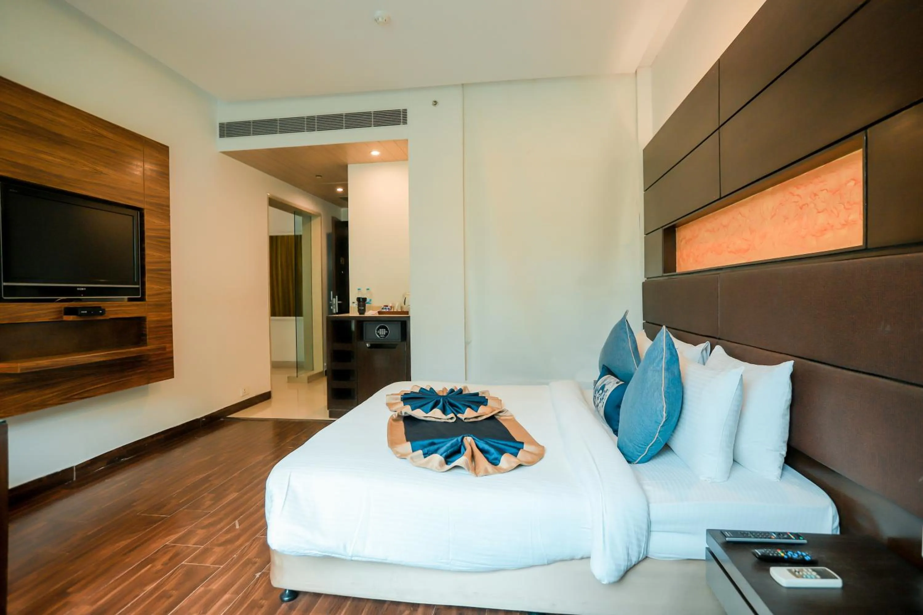 Photo of the whole room, Bed in Bel-La Monde Hotel Chhattarpur South Delhi