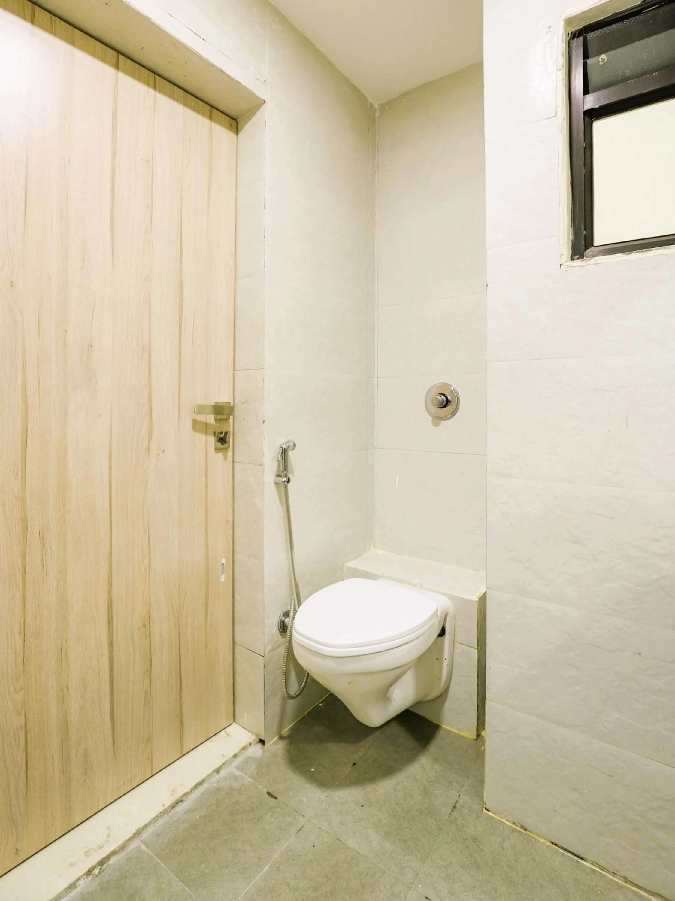 Toilet in StayGuru Hotel Atithi