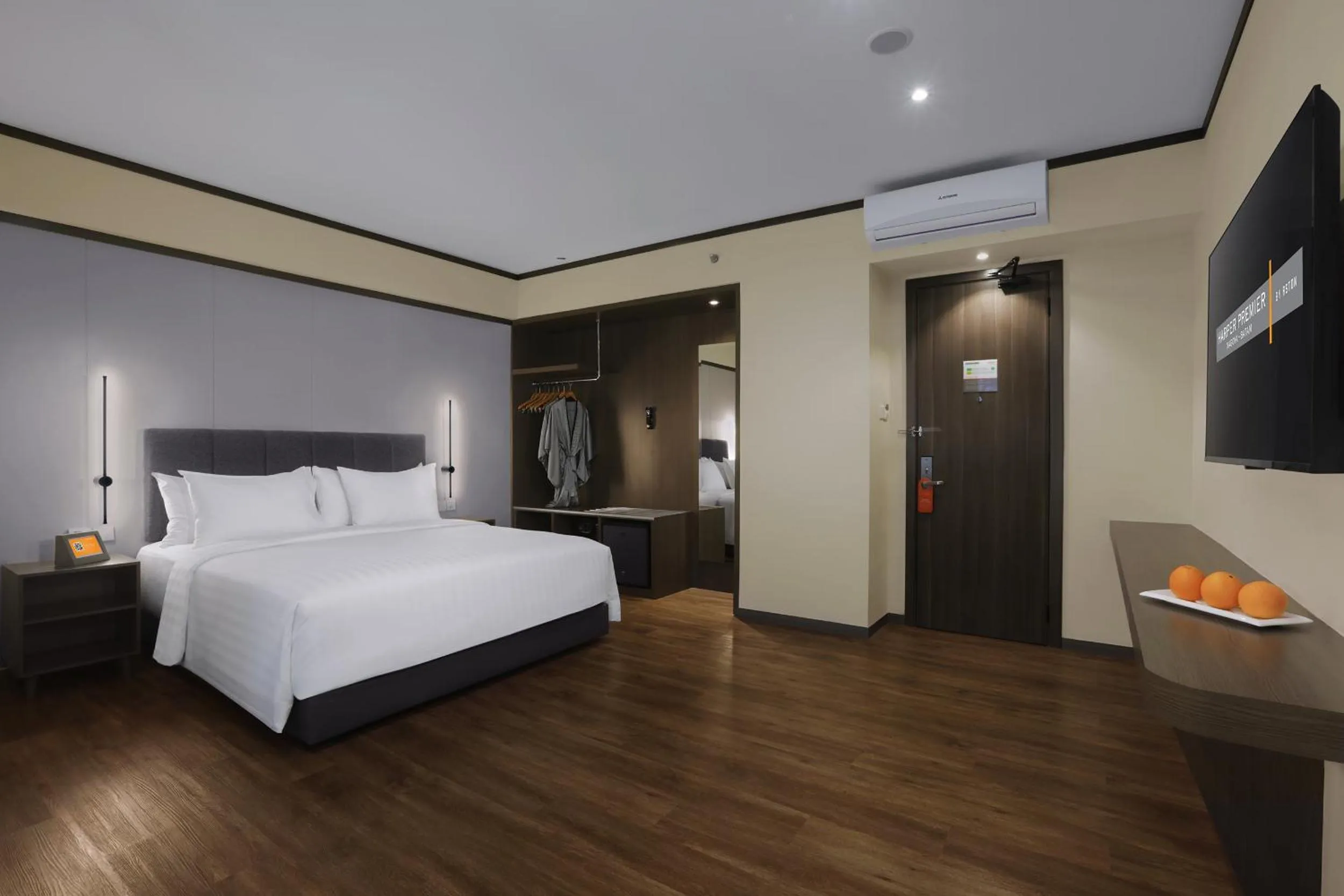 Bedroom, Bed in Harper Premier Nagoya Batam