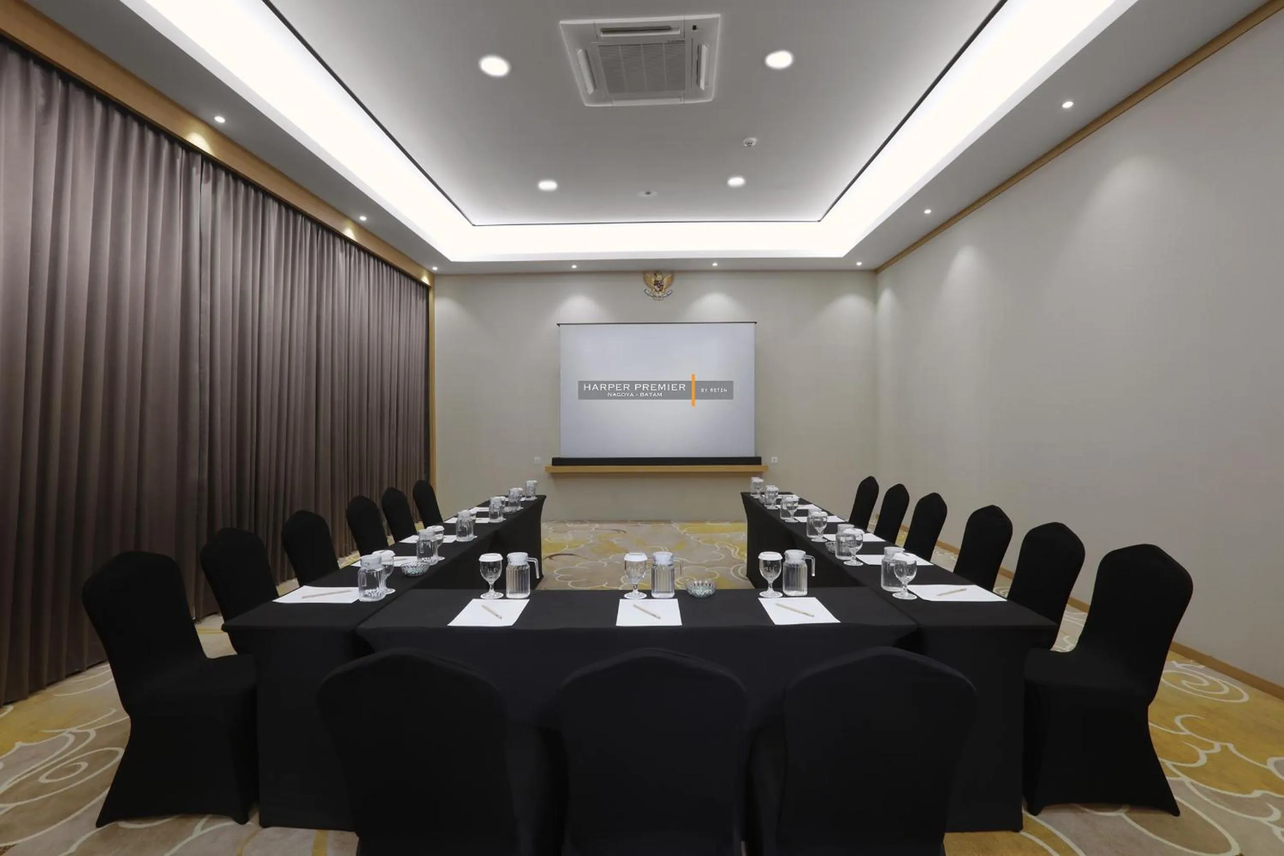 Meeting/conference room in Harper Premier Nagoya Batam