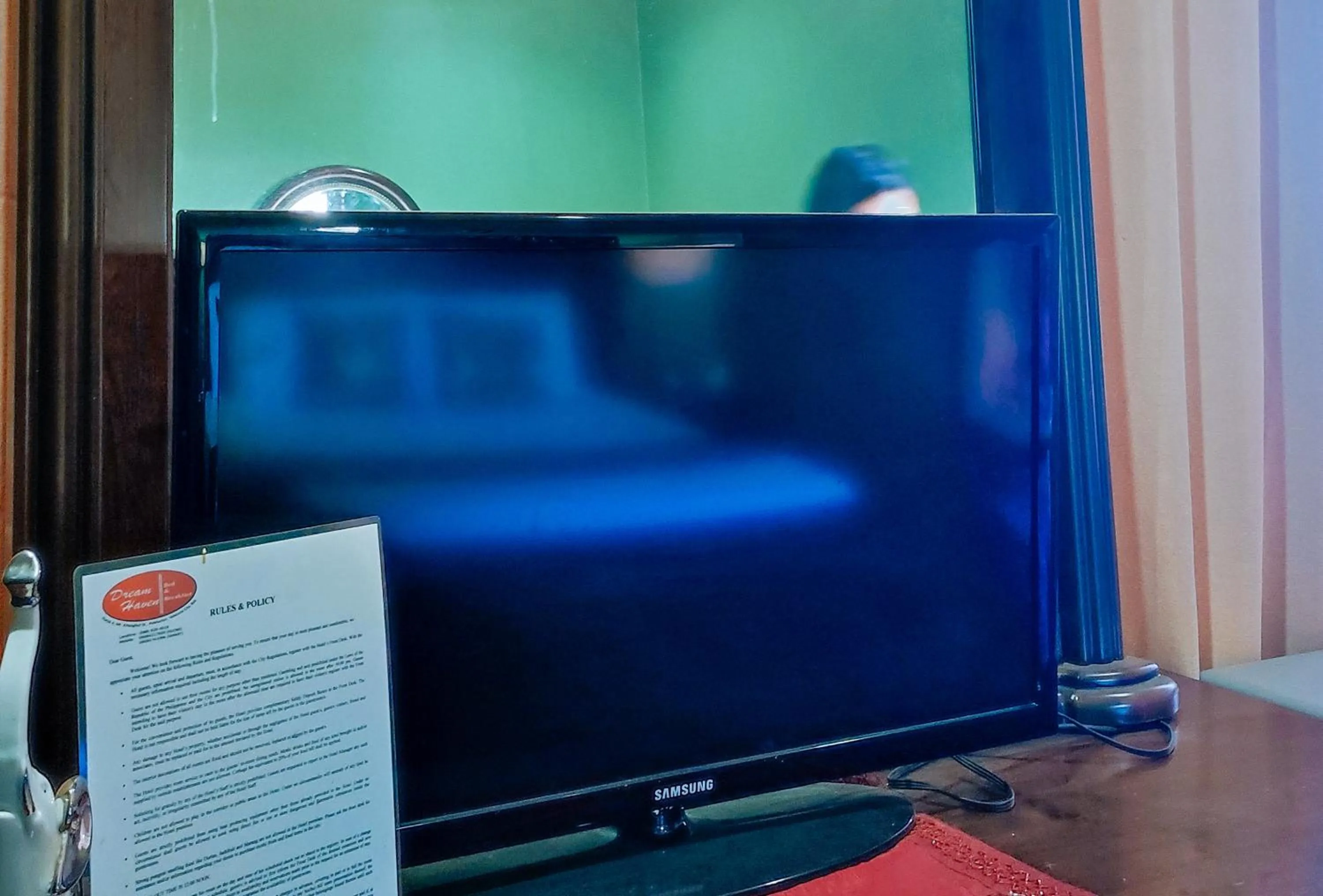 TV and multimedia in RedDoorz at Dream Haven Bed & Breakfast