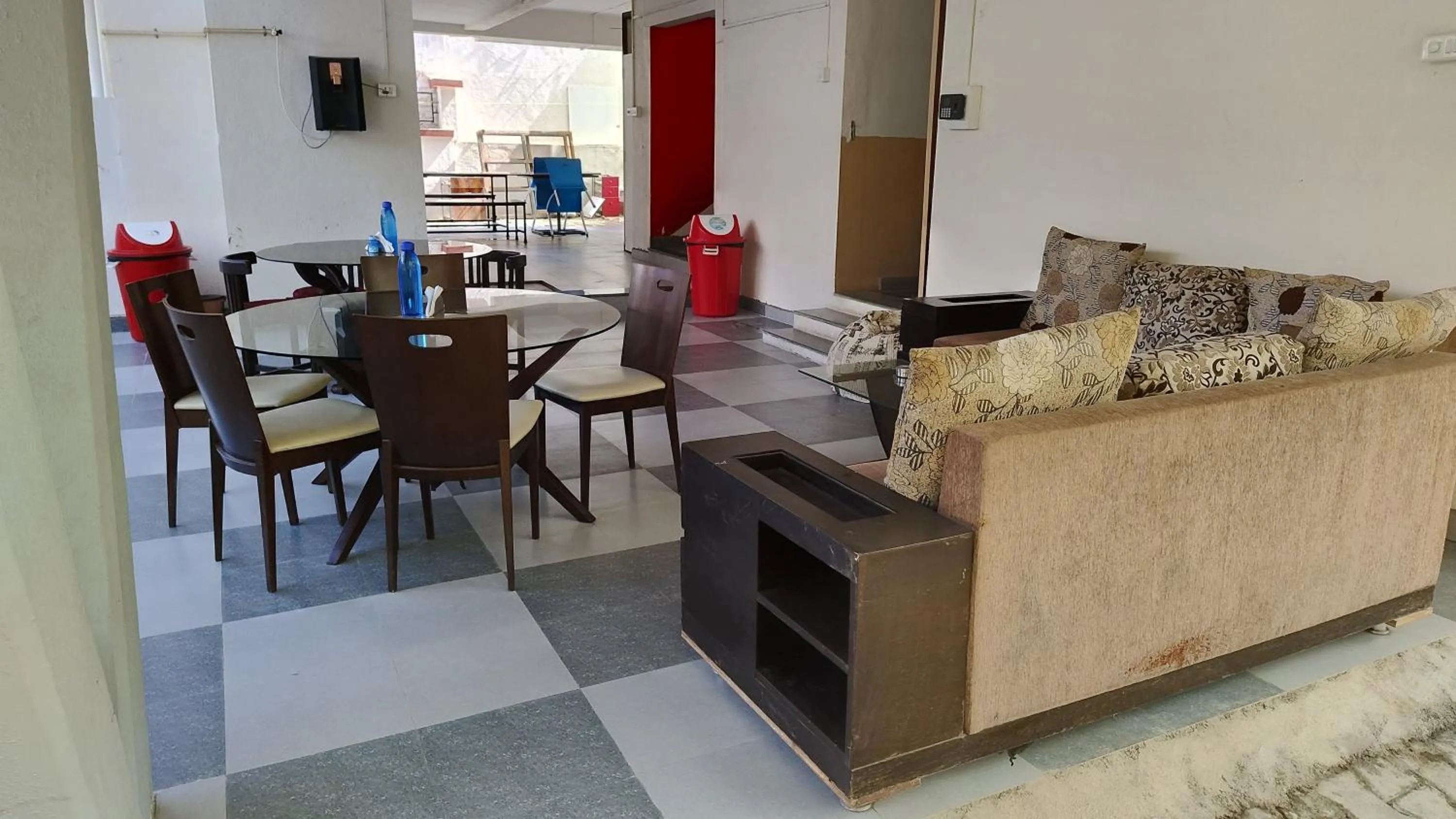 Restaurant/places to eat in DatsunG Studios