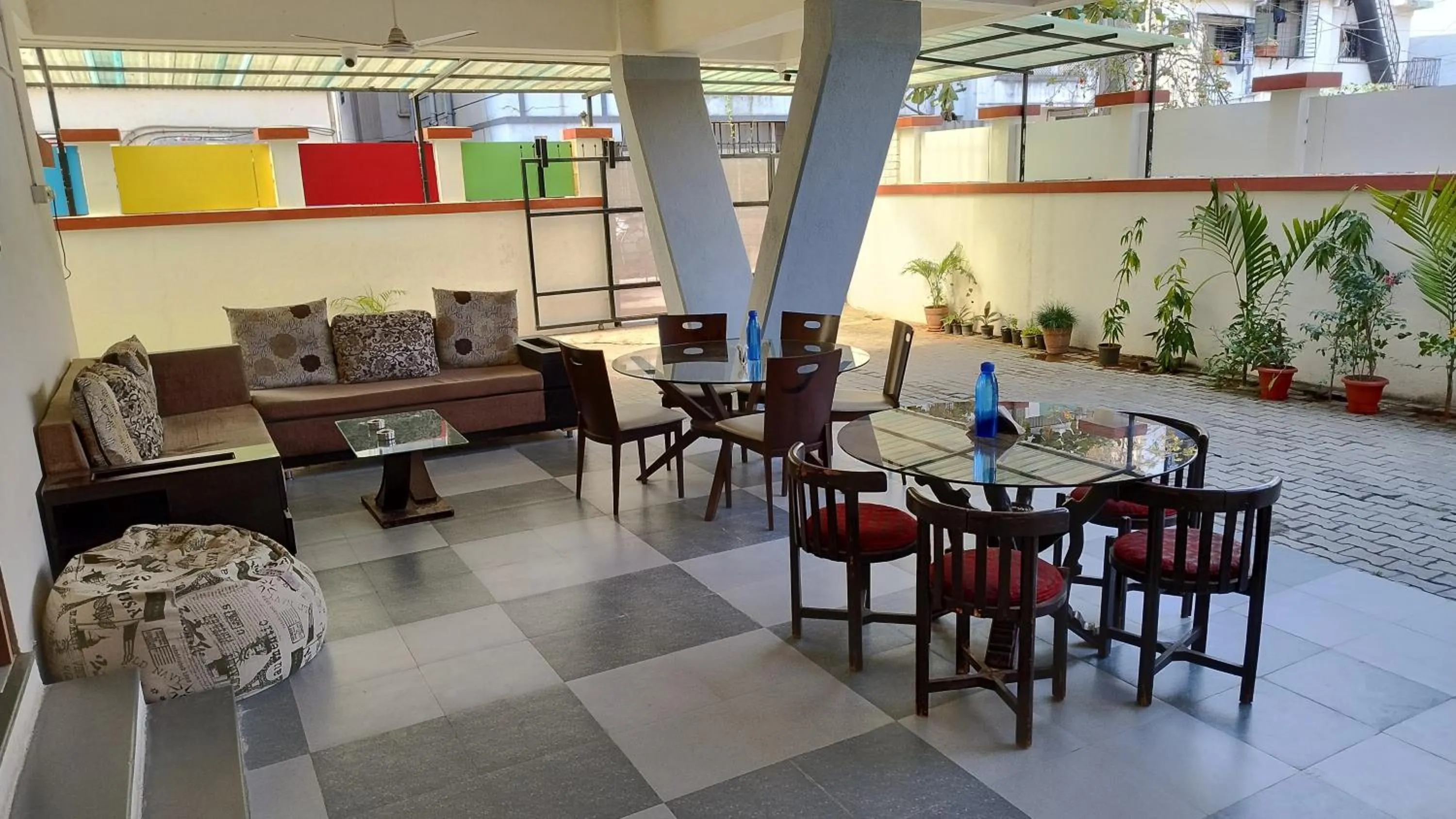 Restaurant/places to eat in DatsunG Studios