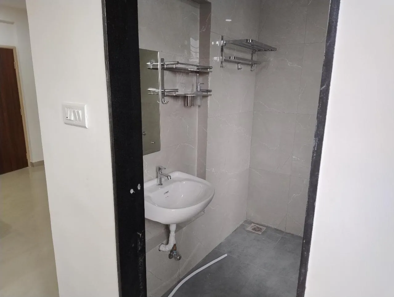 Shower in DatsunG Studios