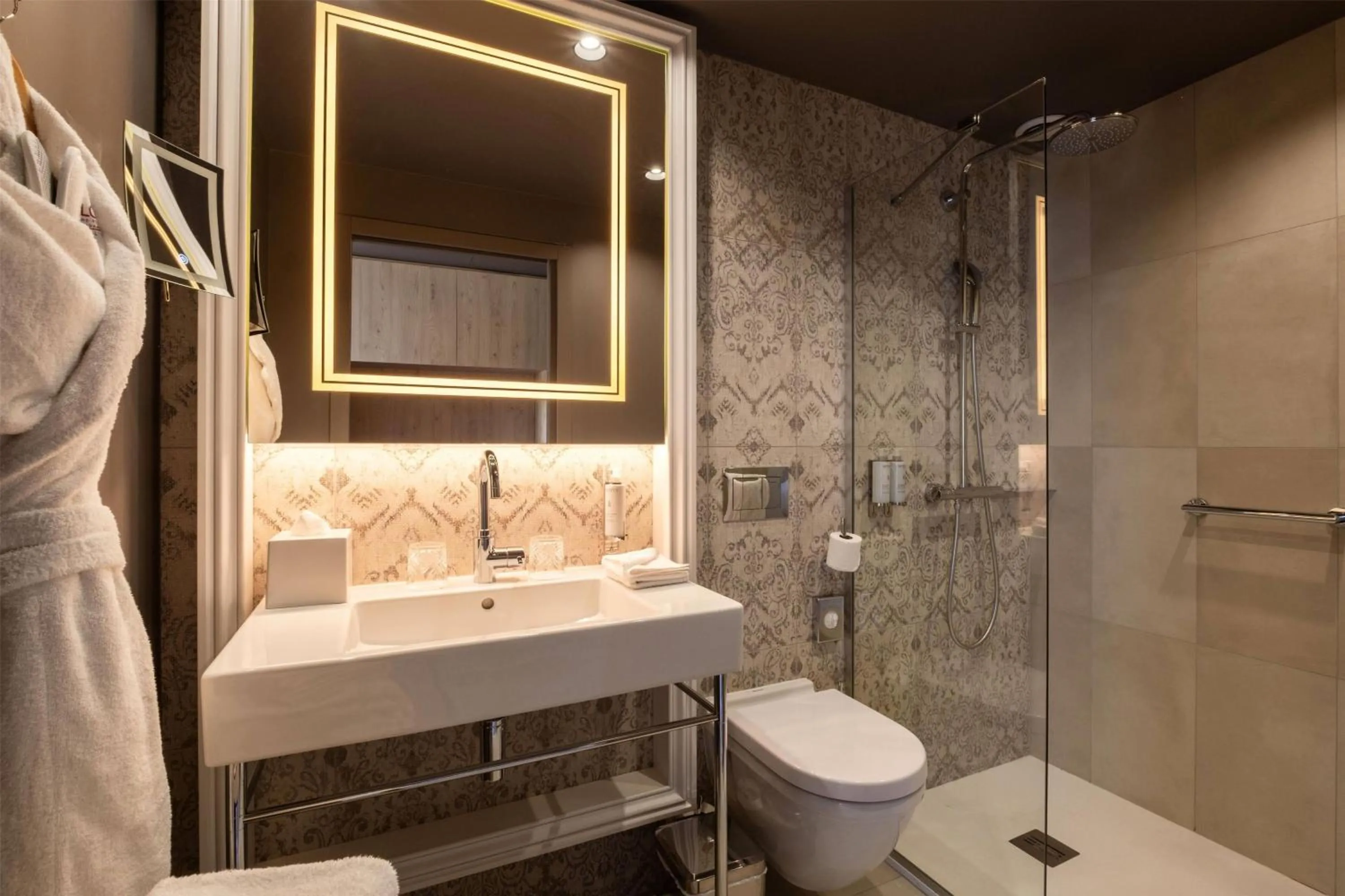 Bathroom in Dolce by Wyndham Versailles - Domaine du Montcel